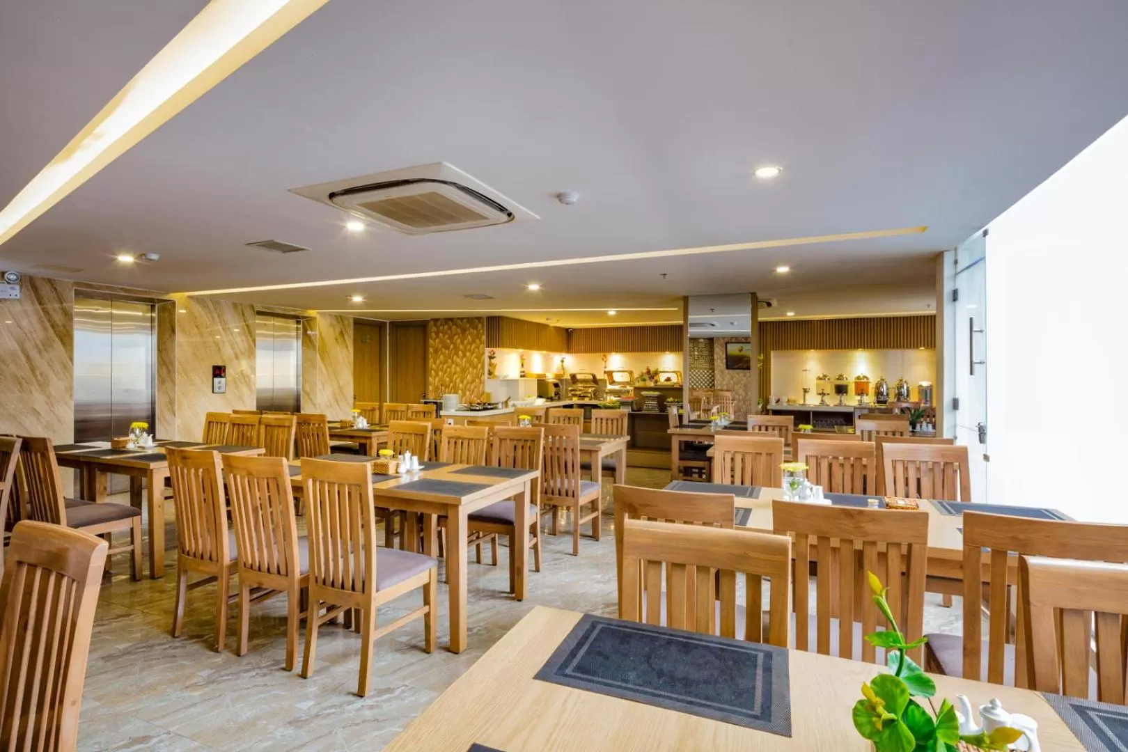 Restaurant/places to eat in Smile Hotel Nha Trang