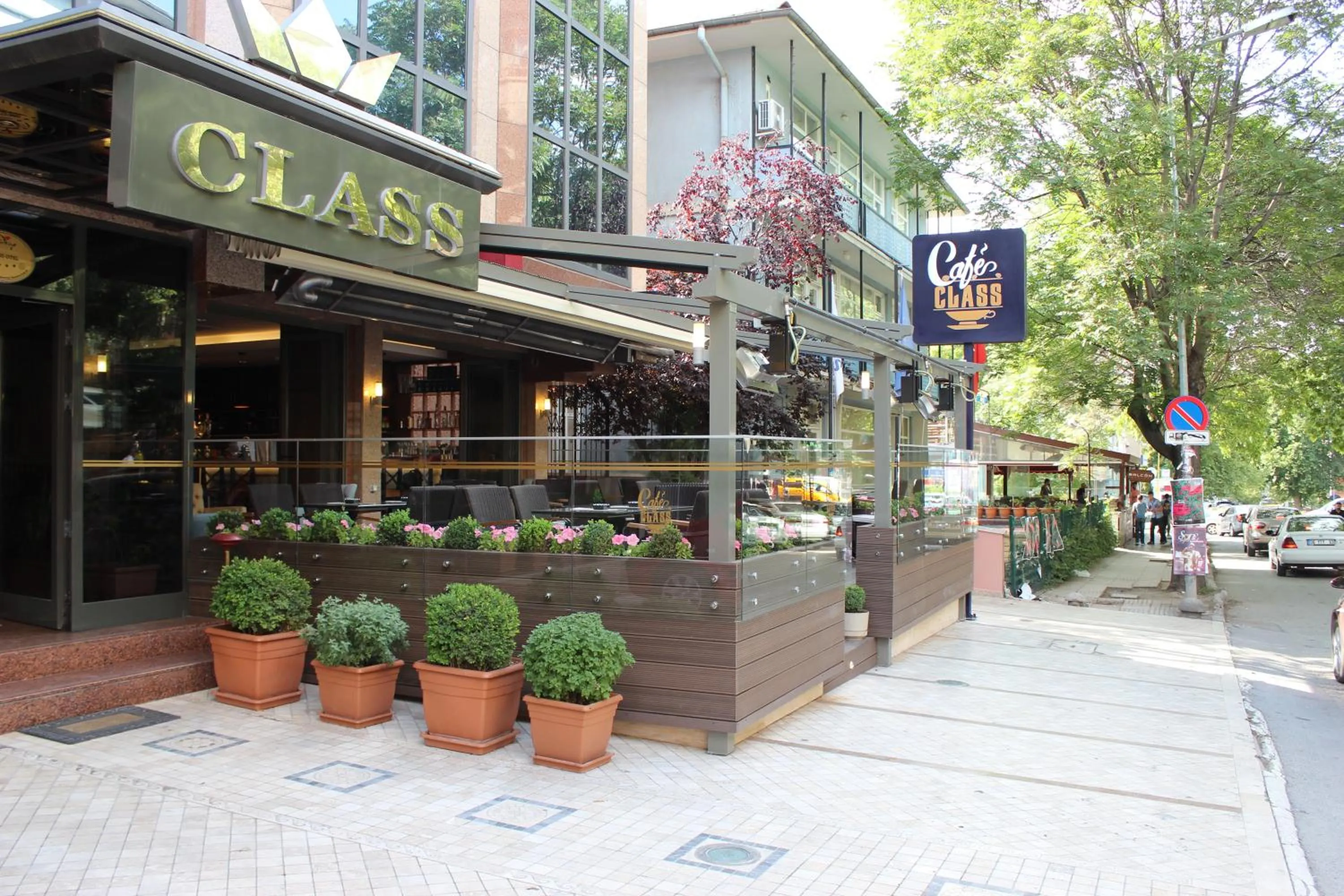 Garden in Class Hotel