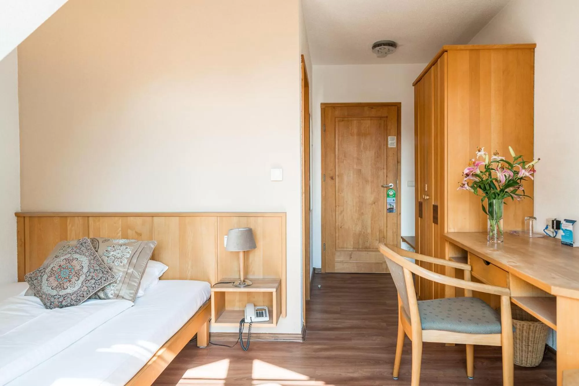 Photo of the whole room, Bed in Ökotel Hamburg