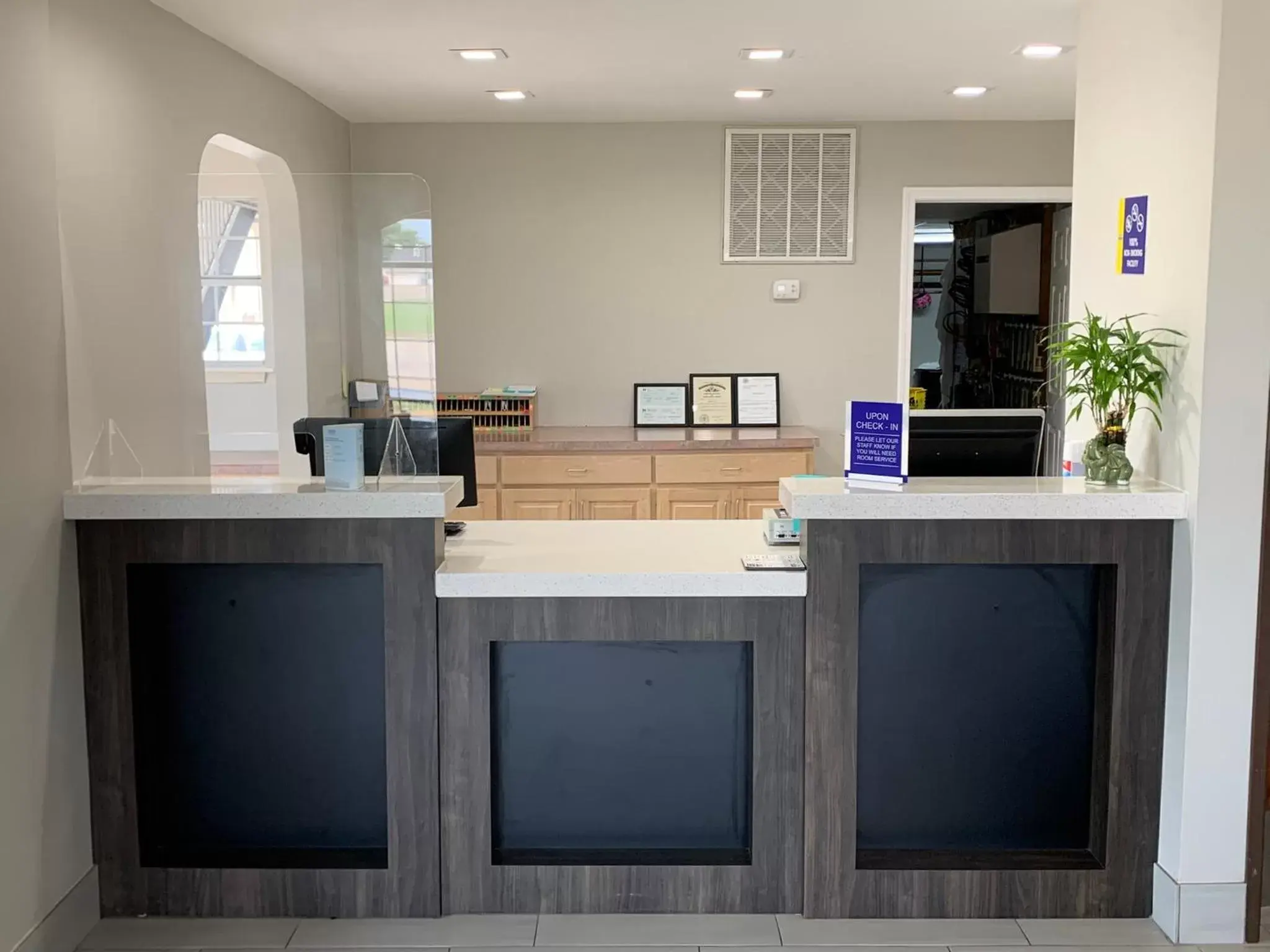 Lobby/Reception in Days Inn by Wyndham Wagoner