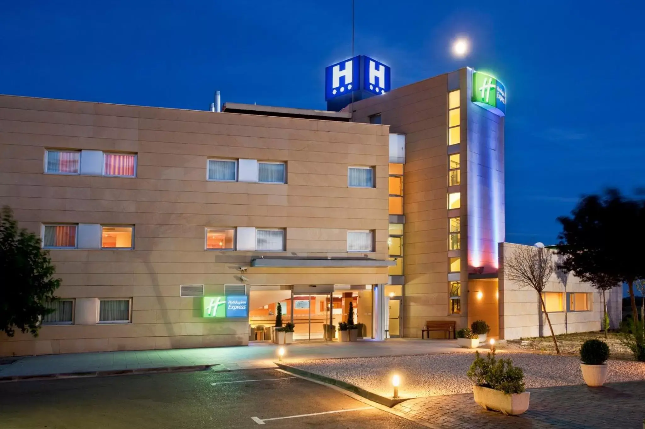 Property Building in Hotel Holiday Inn Express Madrid-Rivas