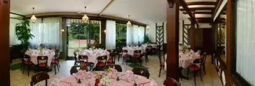 Day, Restaurant/Places to Eat in Hotel Restaurant Le Carina