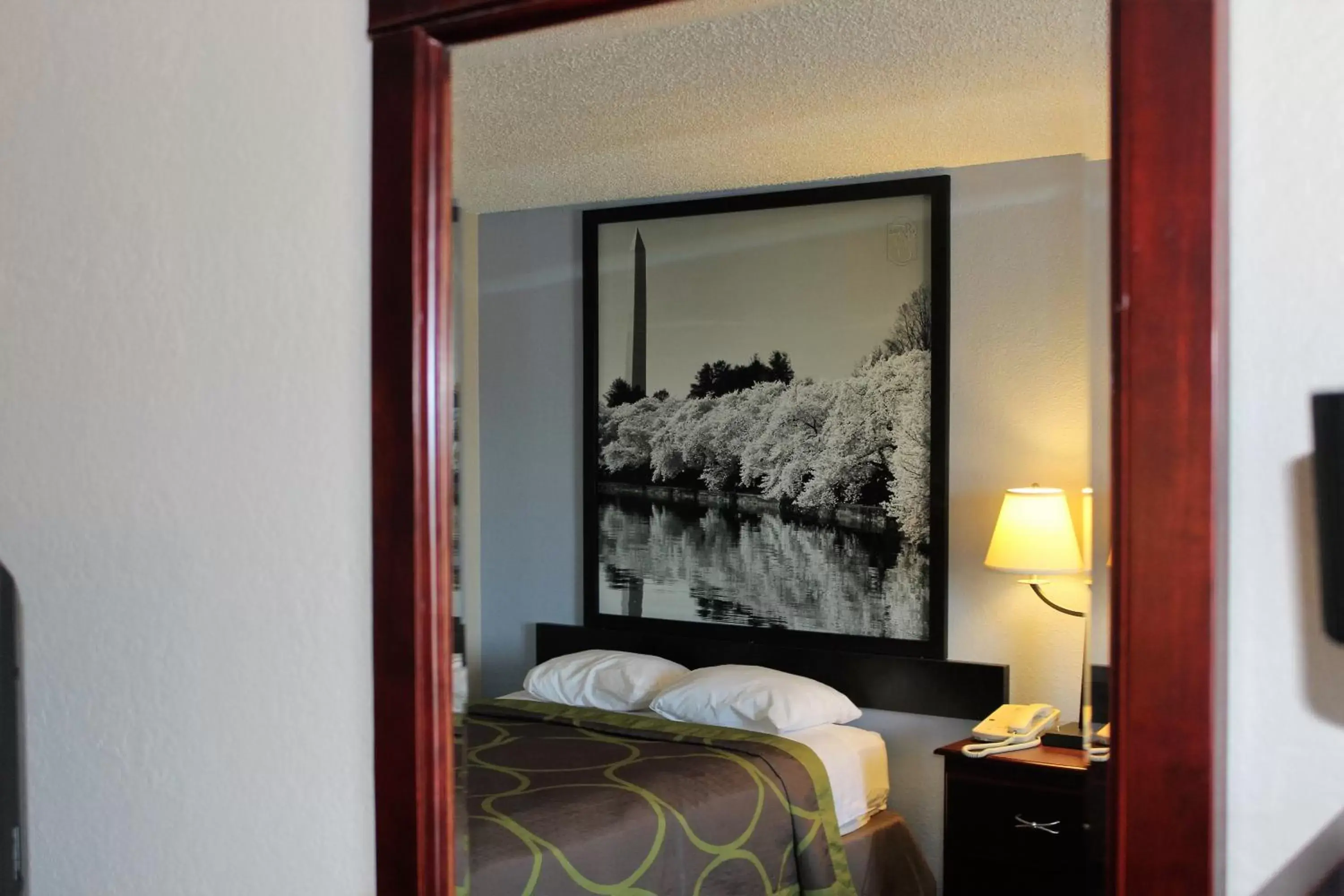Bedroom, Bed in Super 8 by Wyndham Tuscaloosa