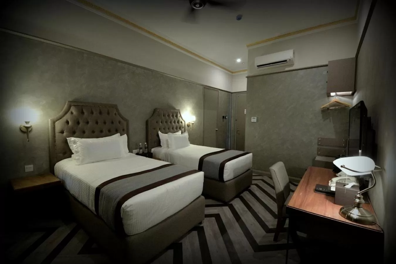 Photo of the whole room, Bed in 1969 Business Suites @ Ipoh Garden