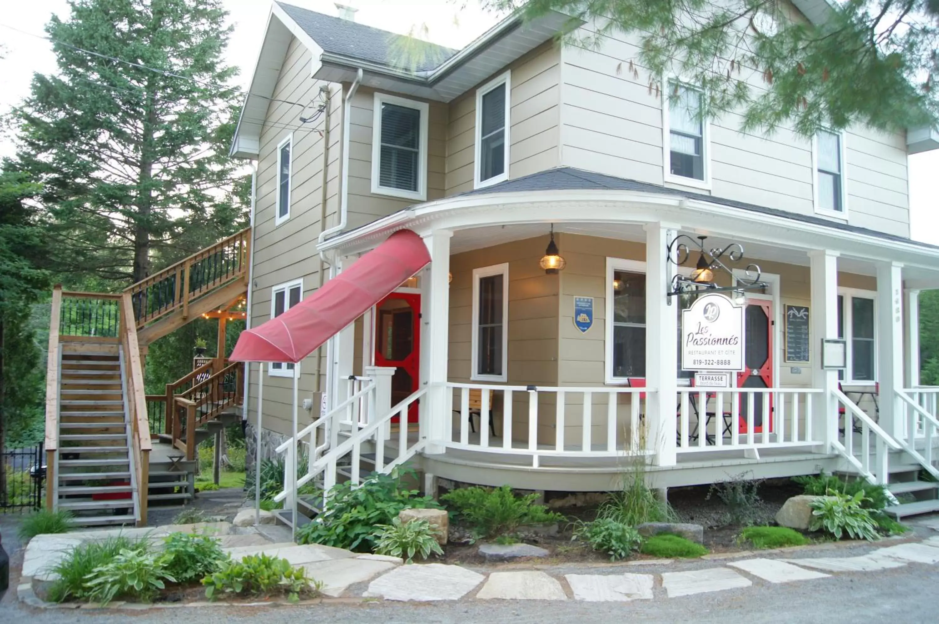 Facade/entrance, Property Building in Restaurant et Gite Les Passionnés