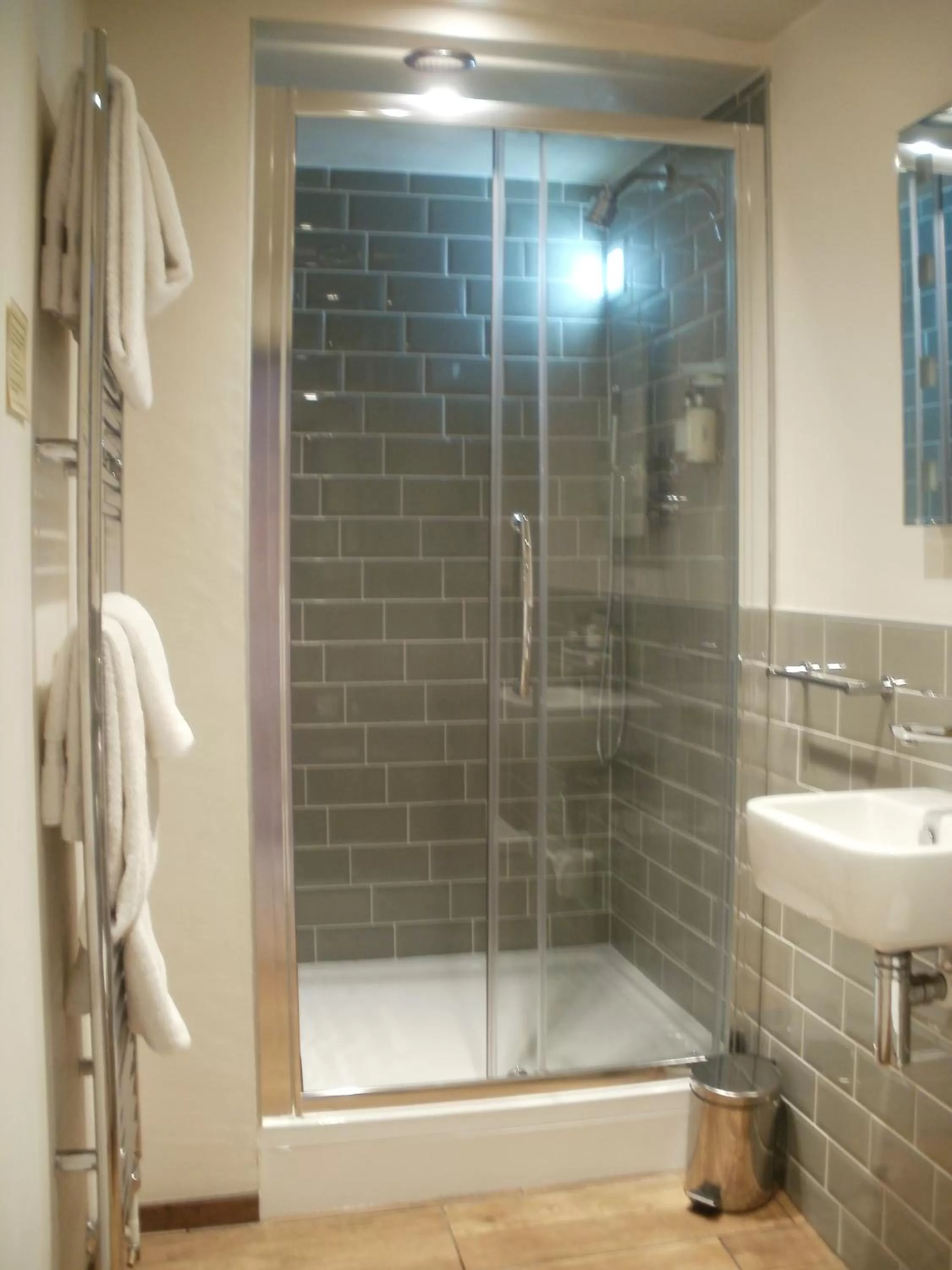 Bathroom in Alma Inn & Dining Rooms