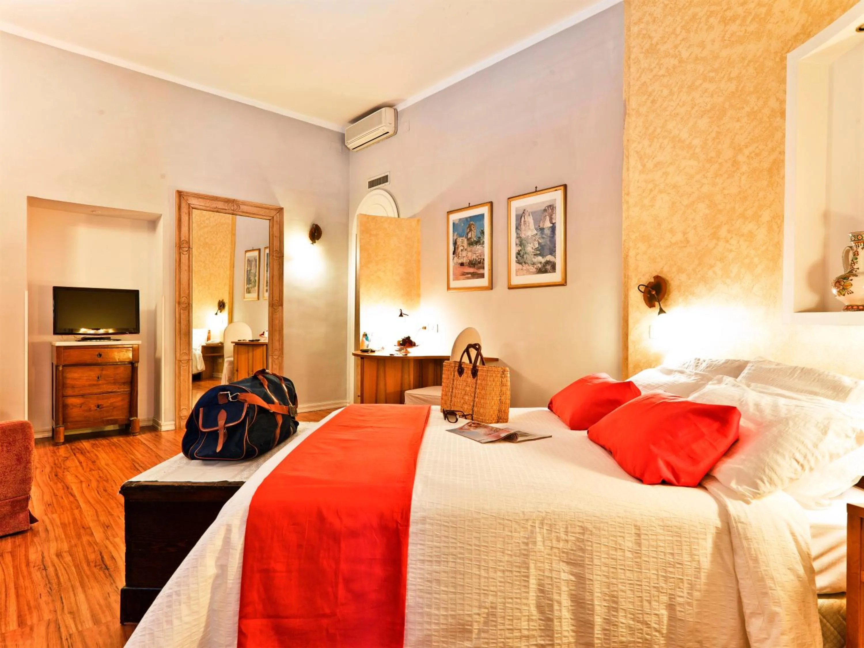 Photo of the whole room, Bed in Hotel Scapolatiello