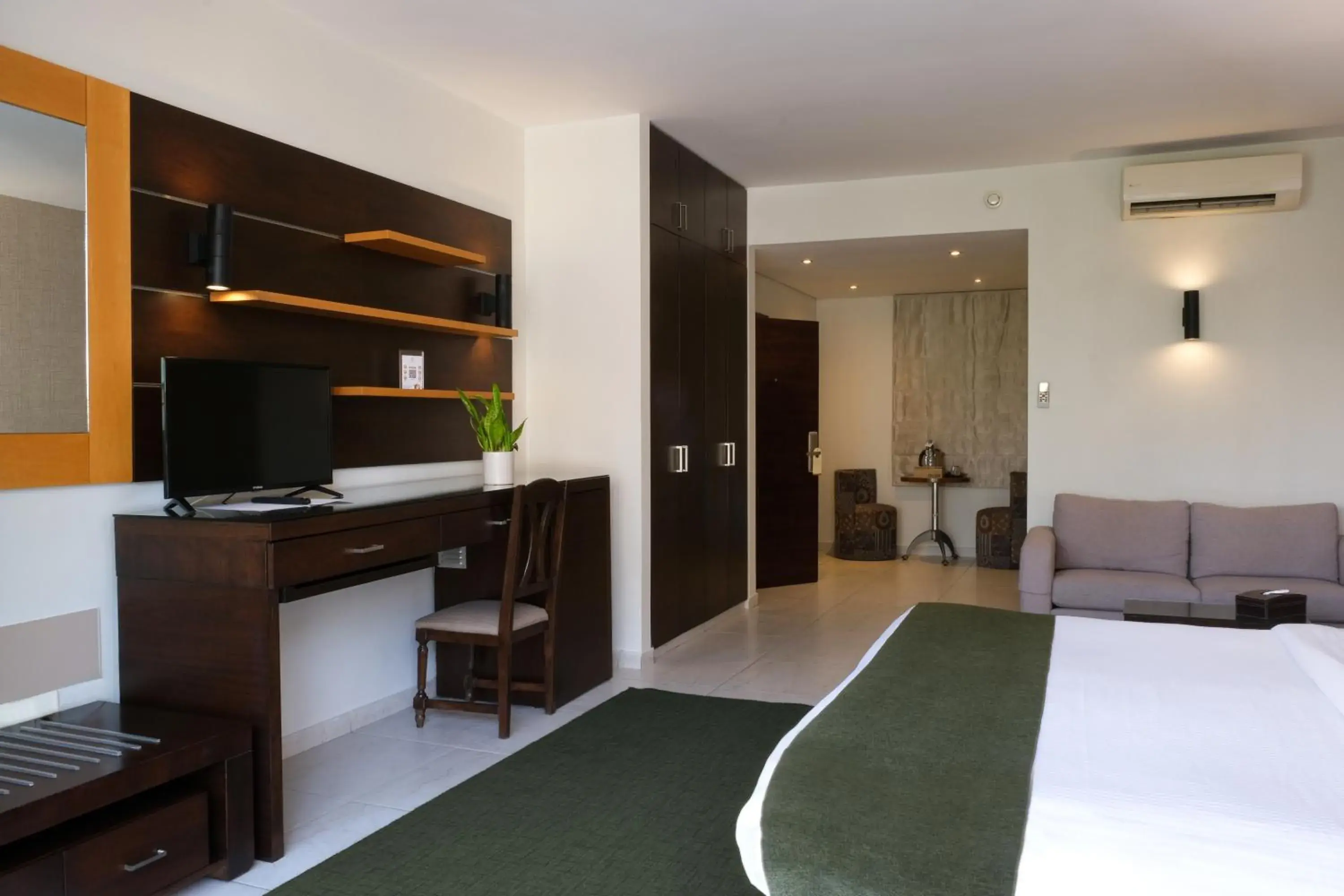 Bed, TV/Entertainment Center in The Parisian Hotel