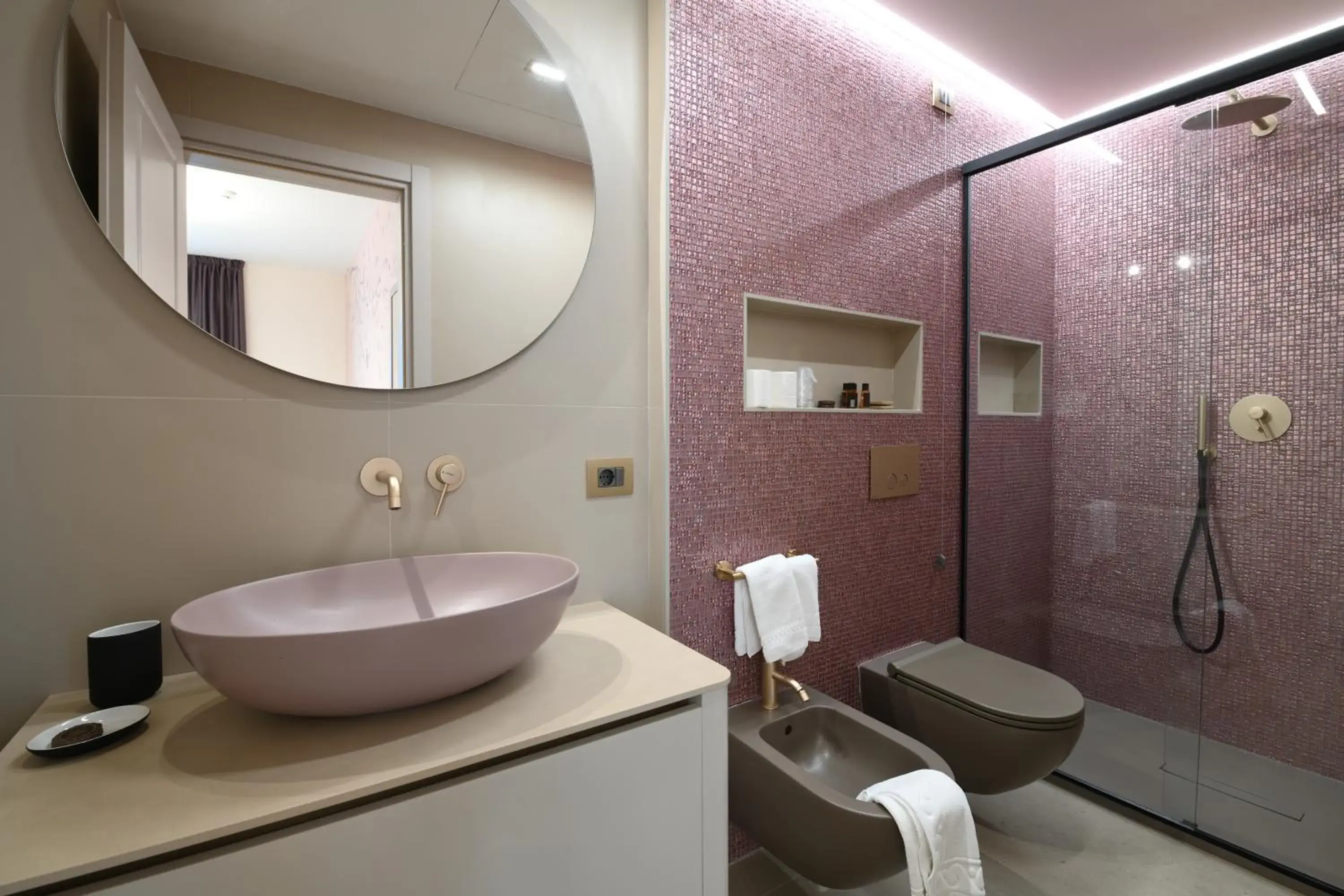 Shower, Bathroom in Hotel Dei Fiori Restaurant - Meeting & Spa