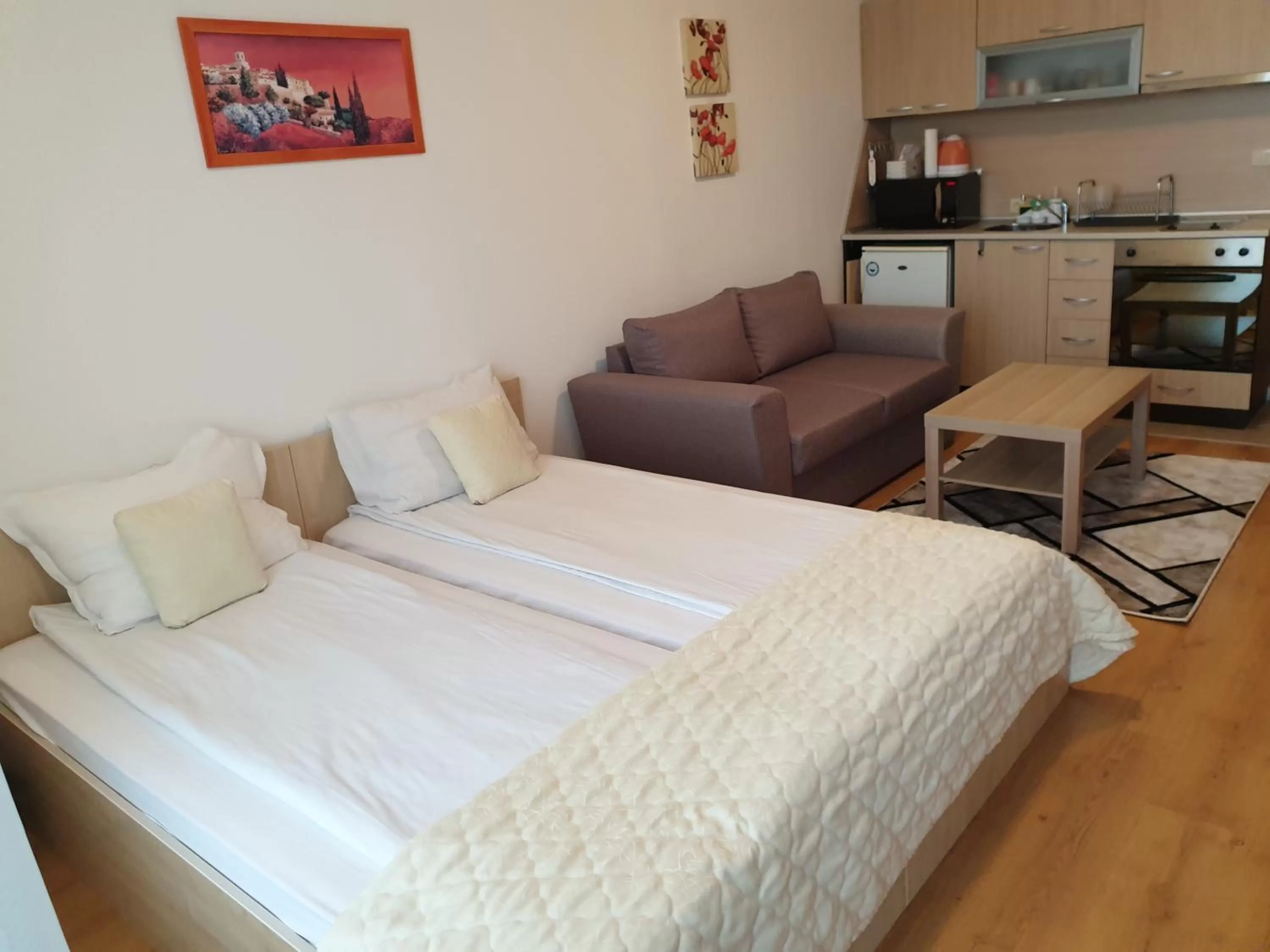 Bed in Private Studio in Aspen Golf and Ski Resort