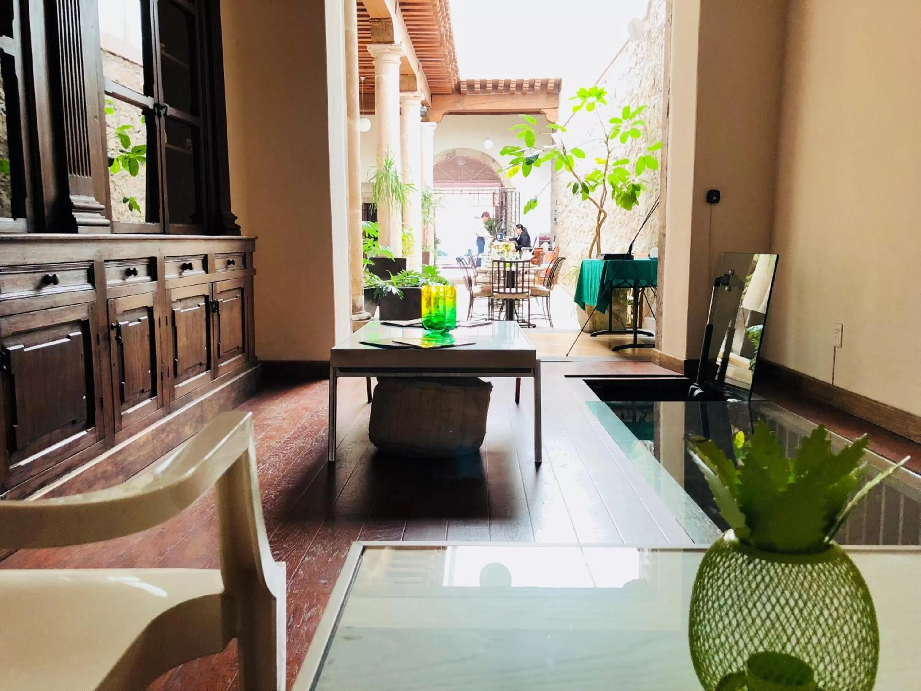 Seating area in Hotel Expres By Hosting House