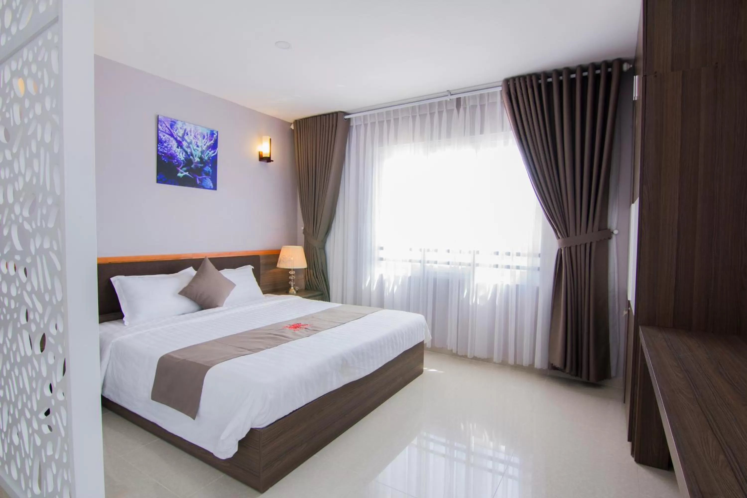 Text overlay, Bed in Khách sạn San Hô Vũng Tàu (Coral Hotel)