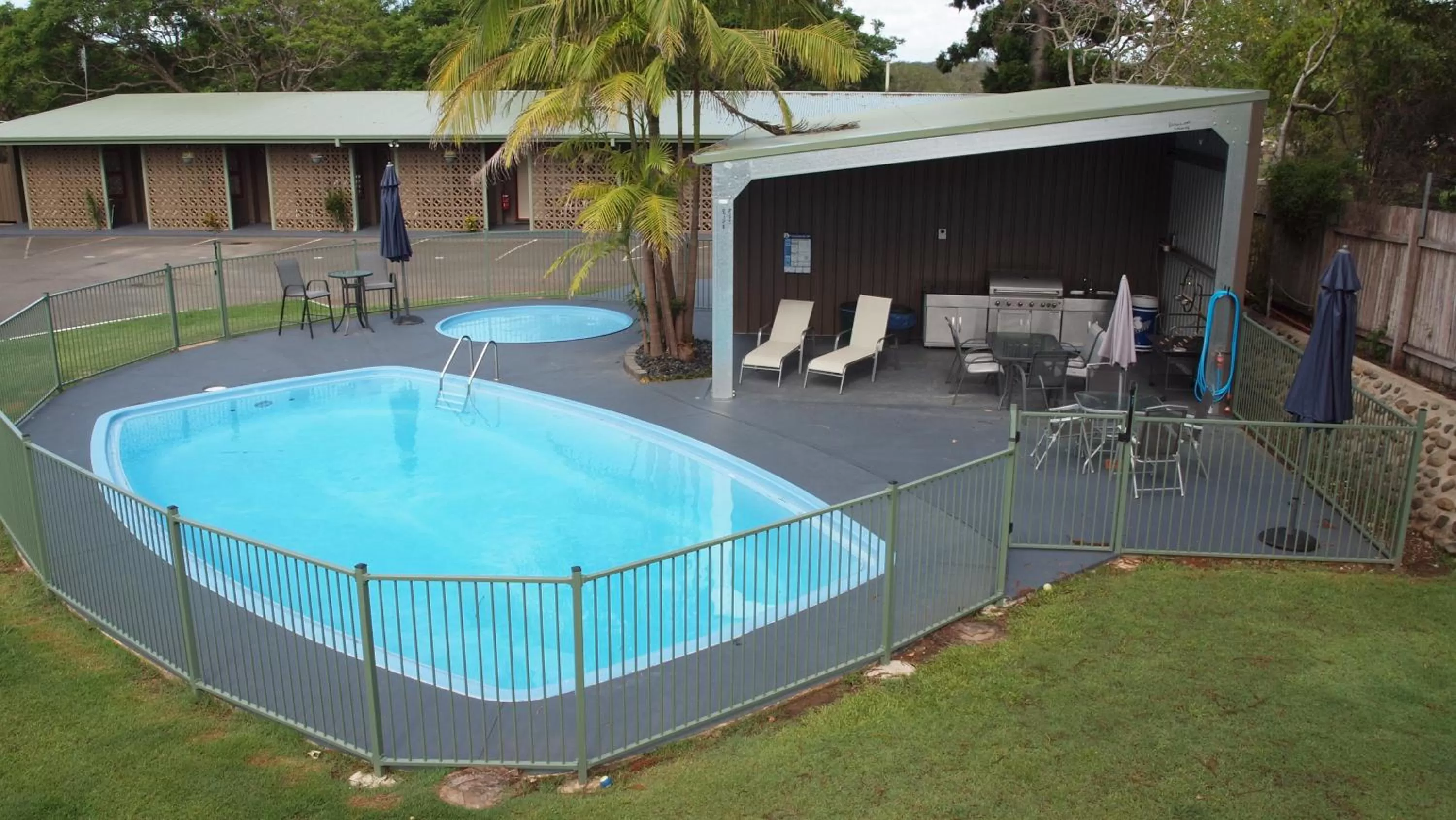 BBQ facilities in Motel Kempsey