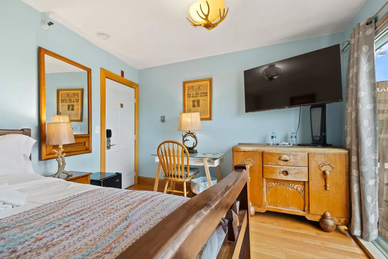 Bedroom, Bed in Qupqugiaq Inn Bedroom, Bed in Qupqugiaq Inn