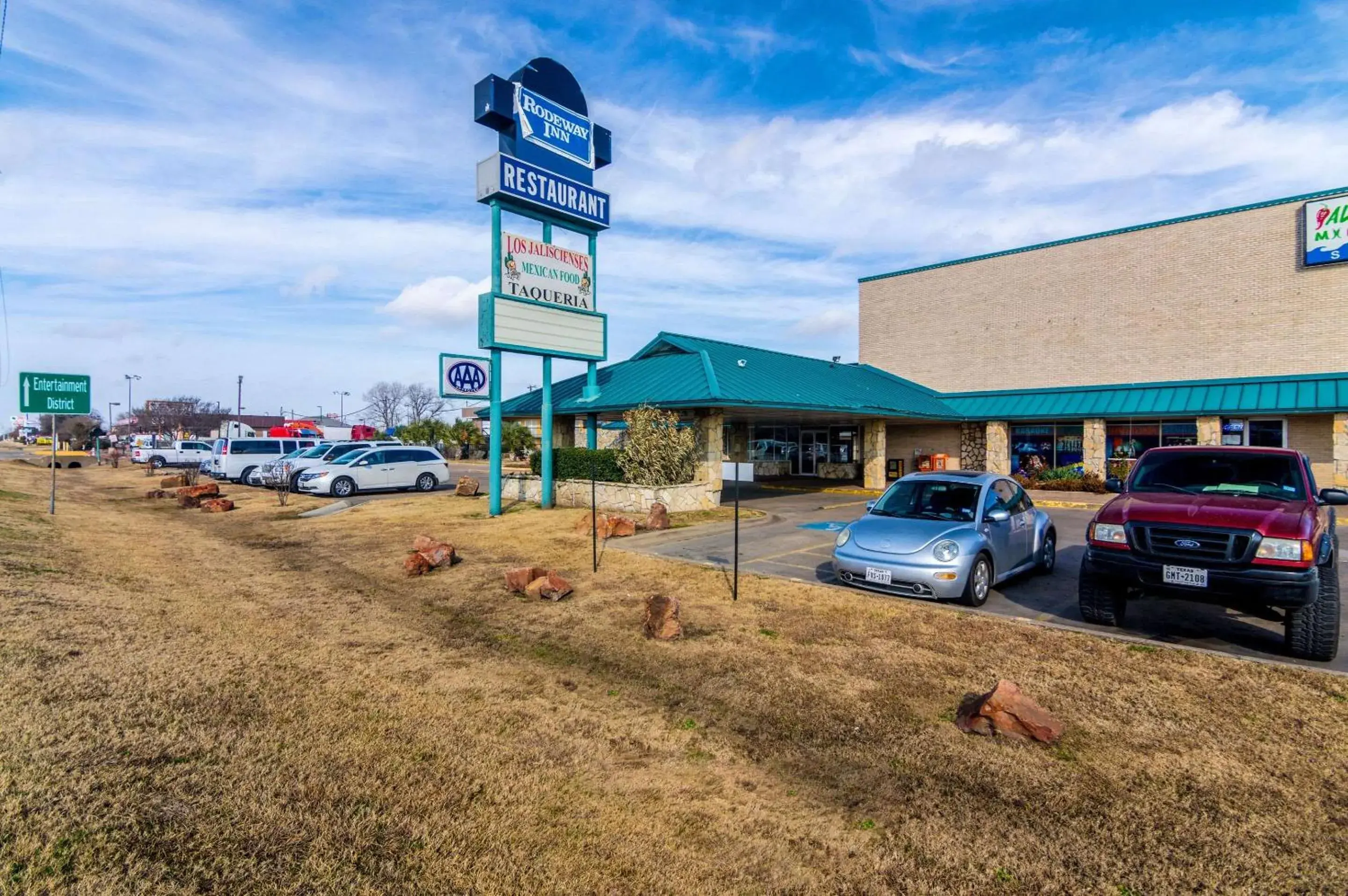 Property Building in Rodeway Inn Arlington