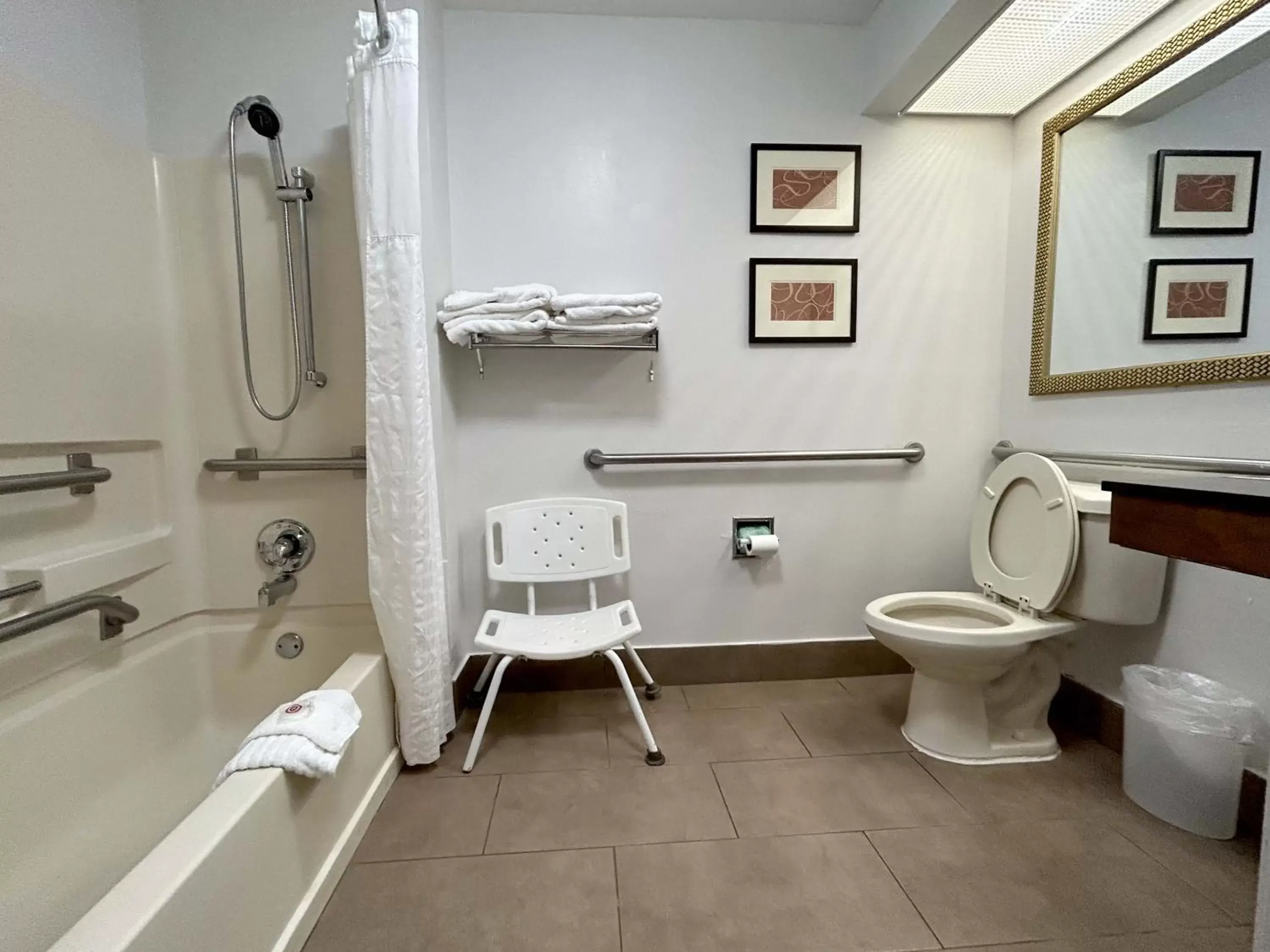Bathroom in Comfort Suites Milledgeville