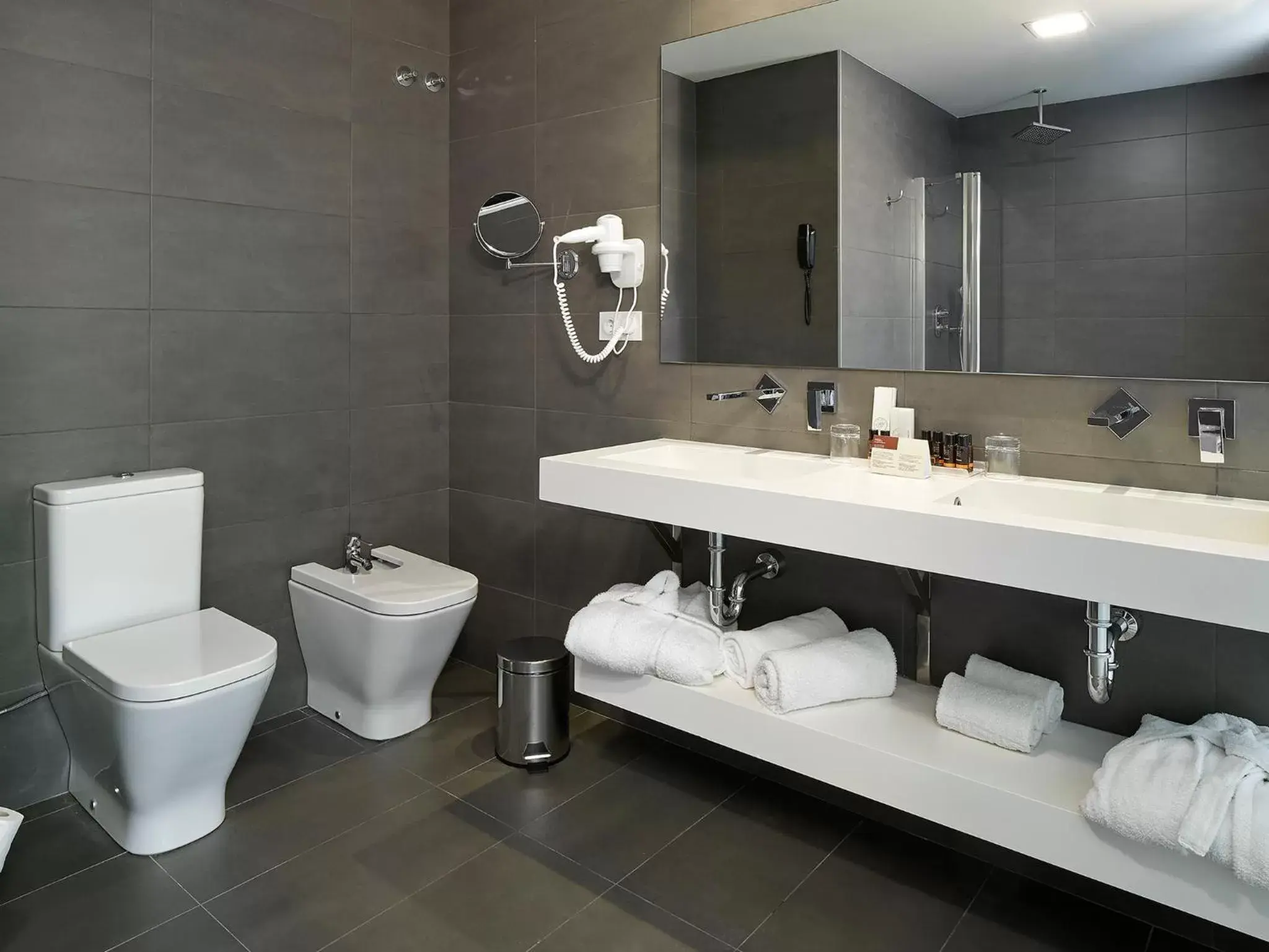 Bathroom in Bcn Urbaness Hotels Gran Rosellon