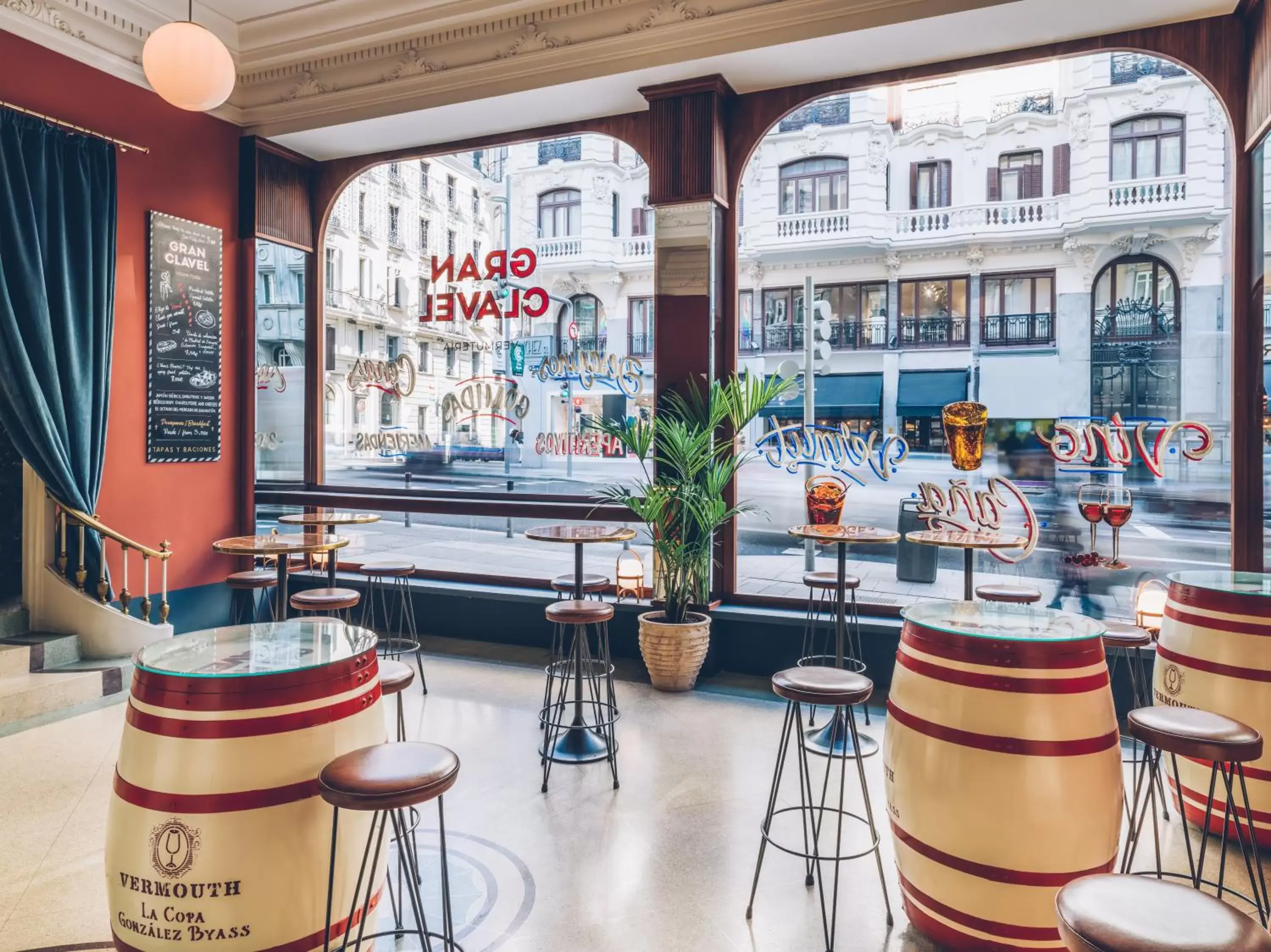 Lounge or bar, Restaurant/Places to Eat in Iberostar Las Letras Gran Via