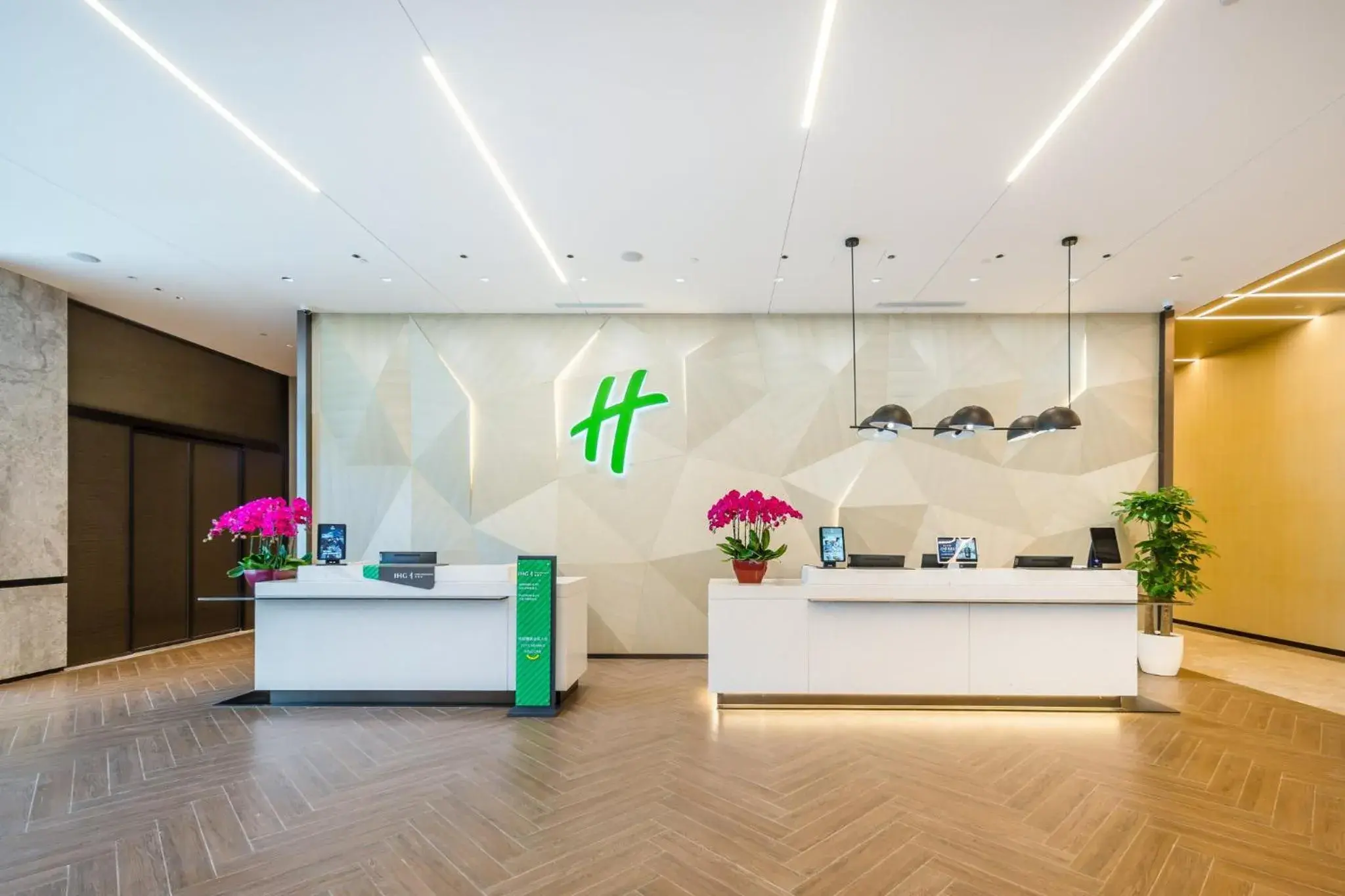 Property building, Lobby/Reception in Holiday Inn Xi'an East, an IHG Hotel