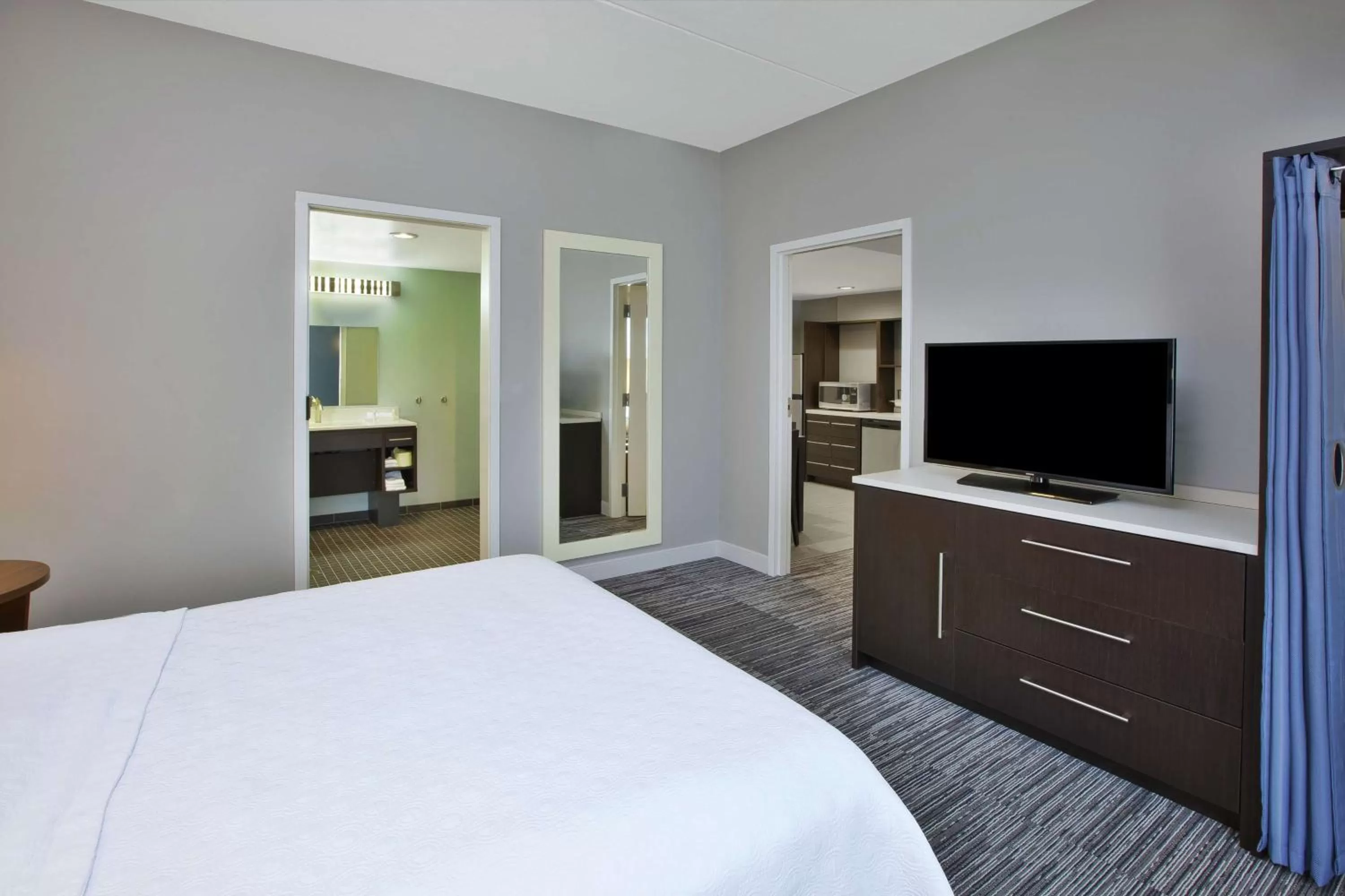 Kitchen or kitchenette, Bed in Home2 Suites By Hilton Pittsburgh Area Beaver Valley