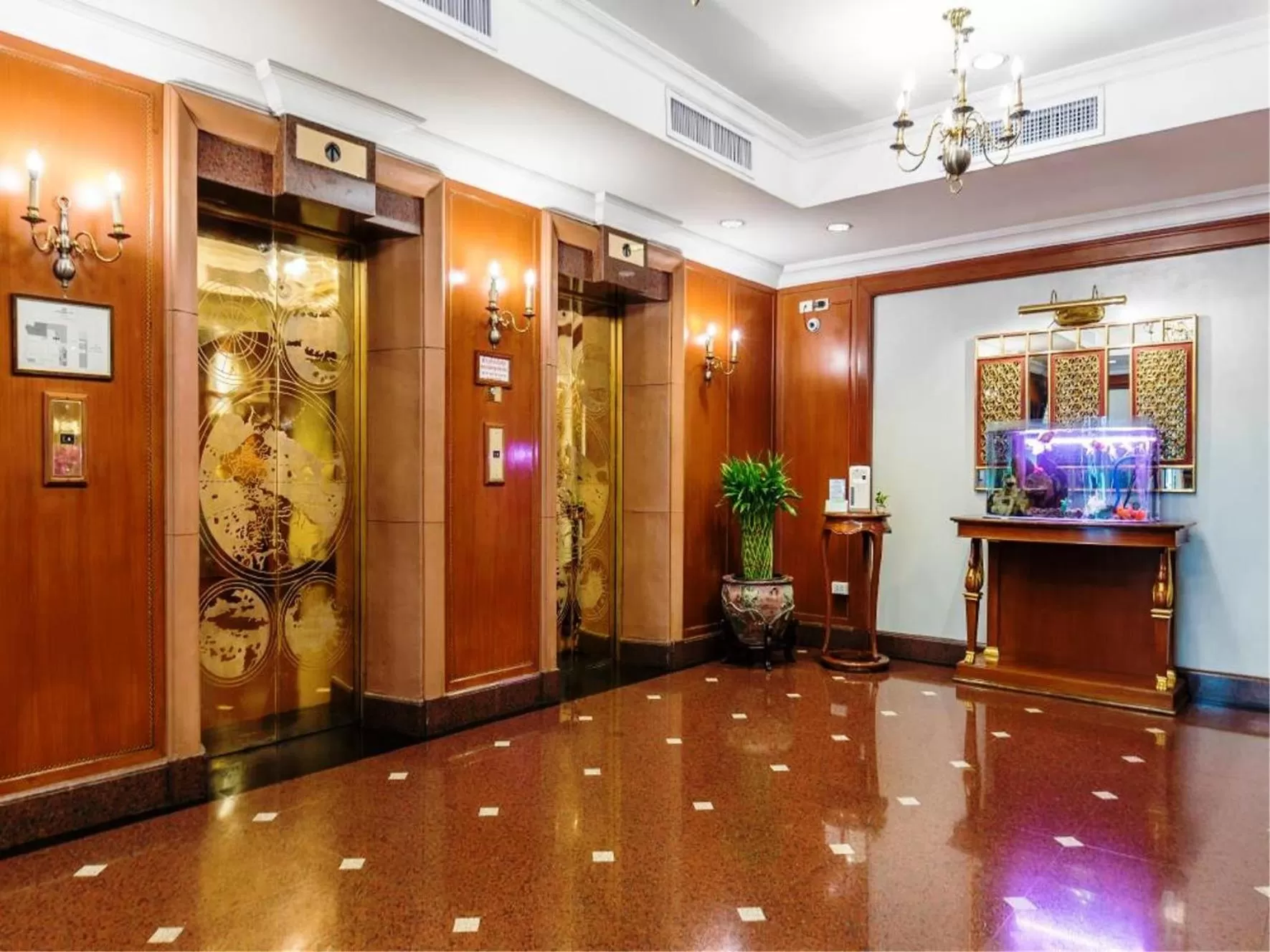 elevator in Evergreen Laurel Hotel Bangkok