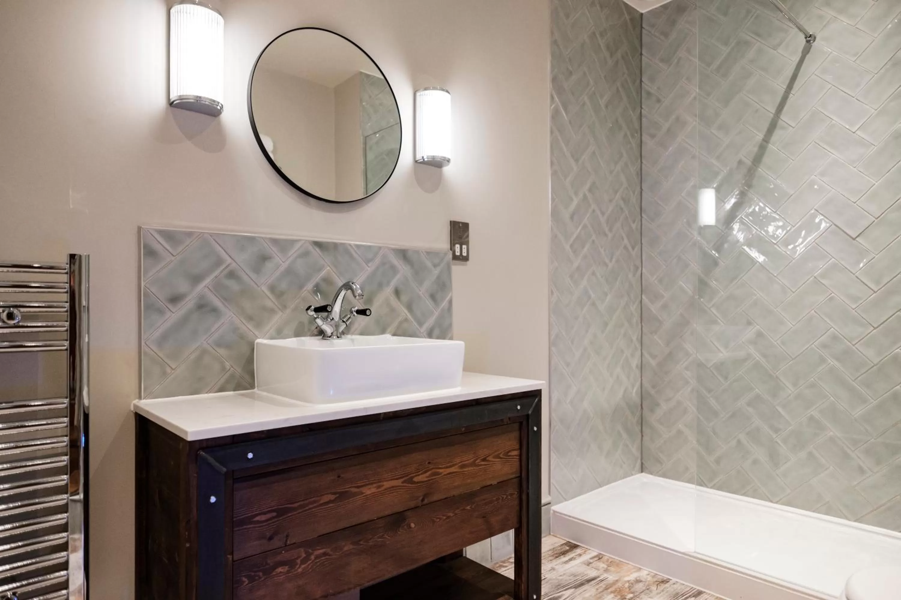 Shower in Bear Of Burton