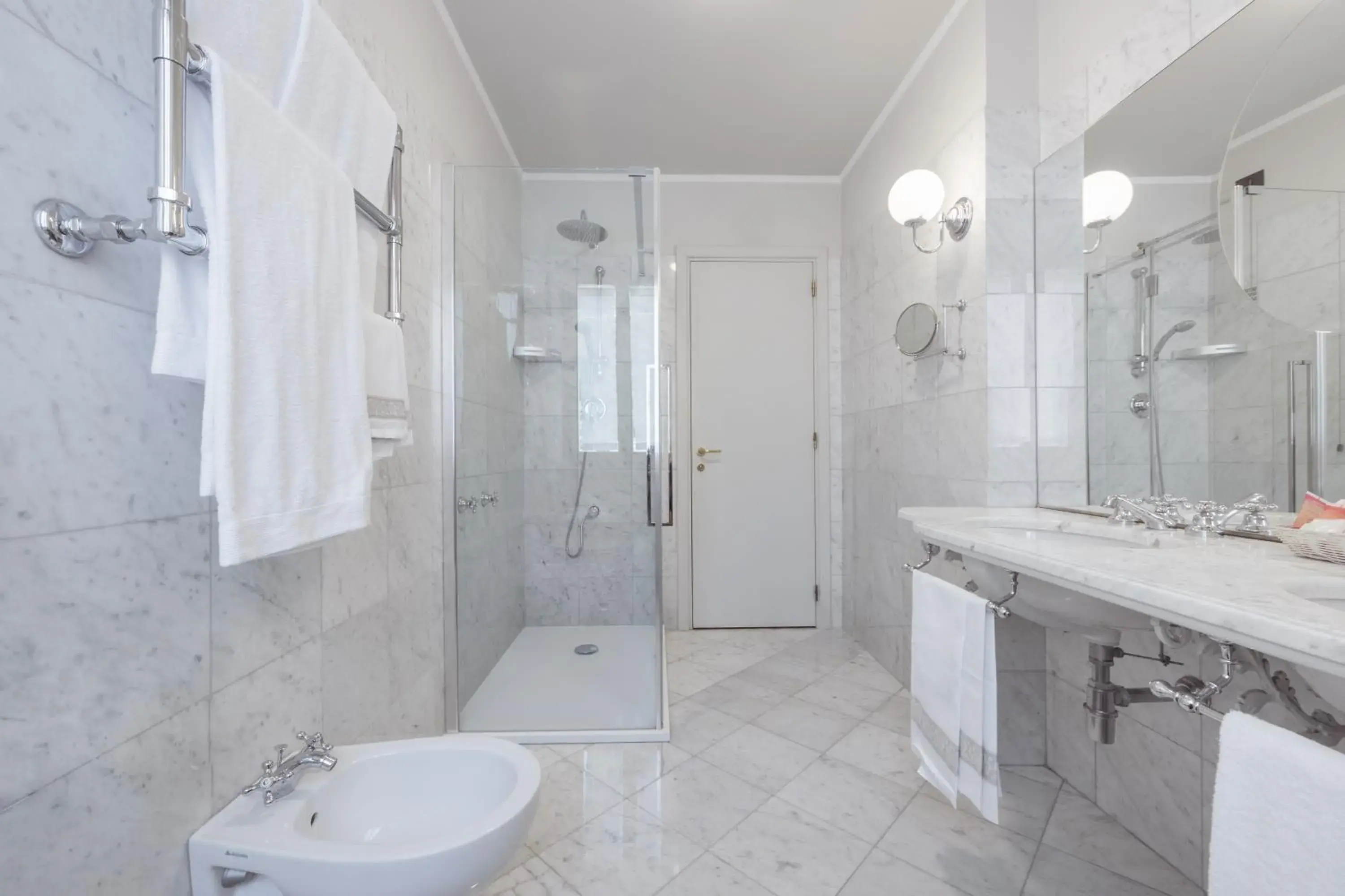 Bathroom in Hotel San Luca