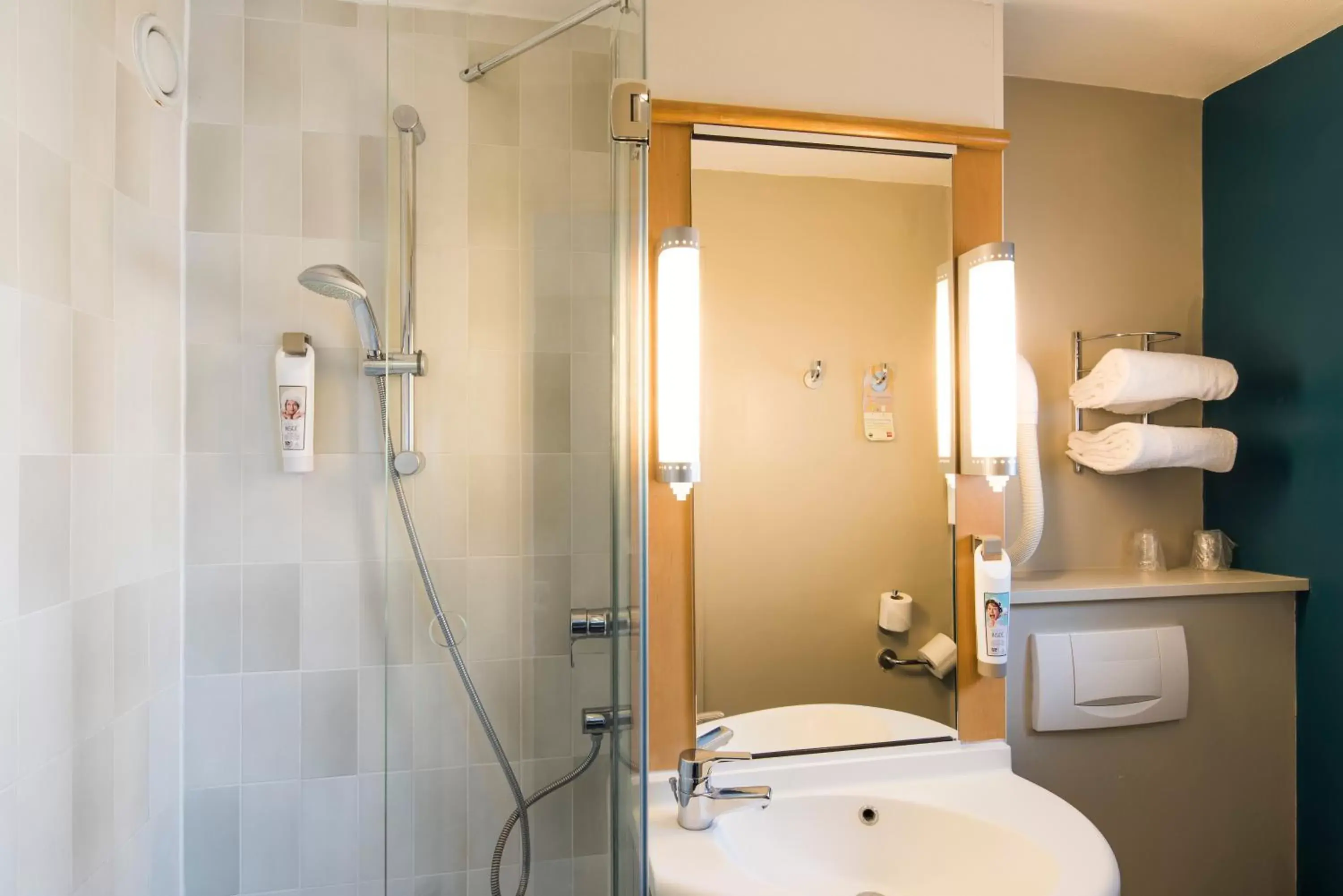 Shower, Bathroom in ibis Orleans Centre Foch