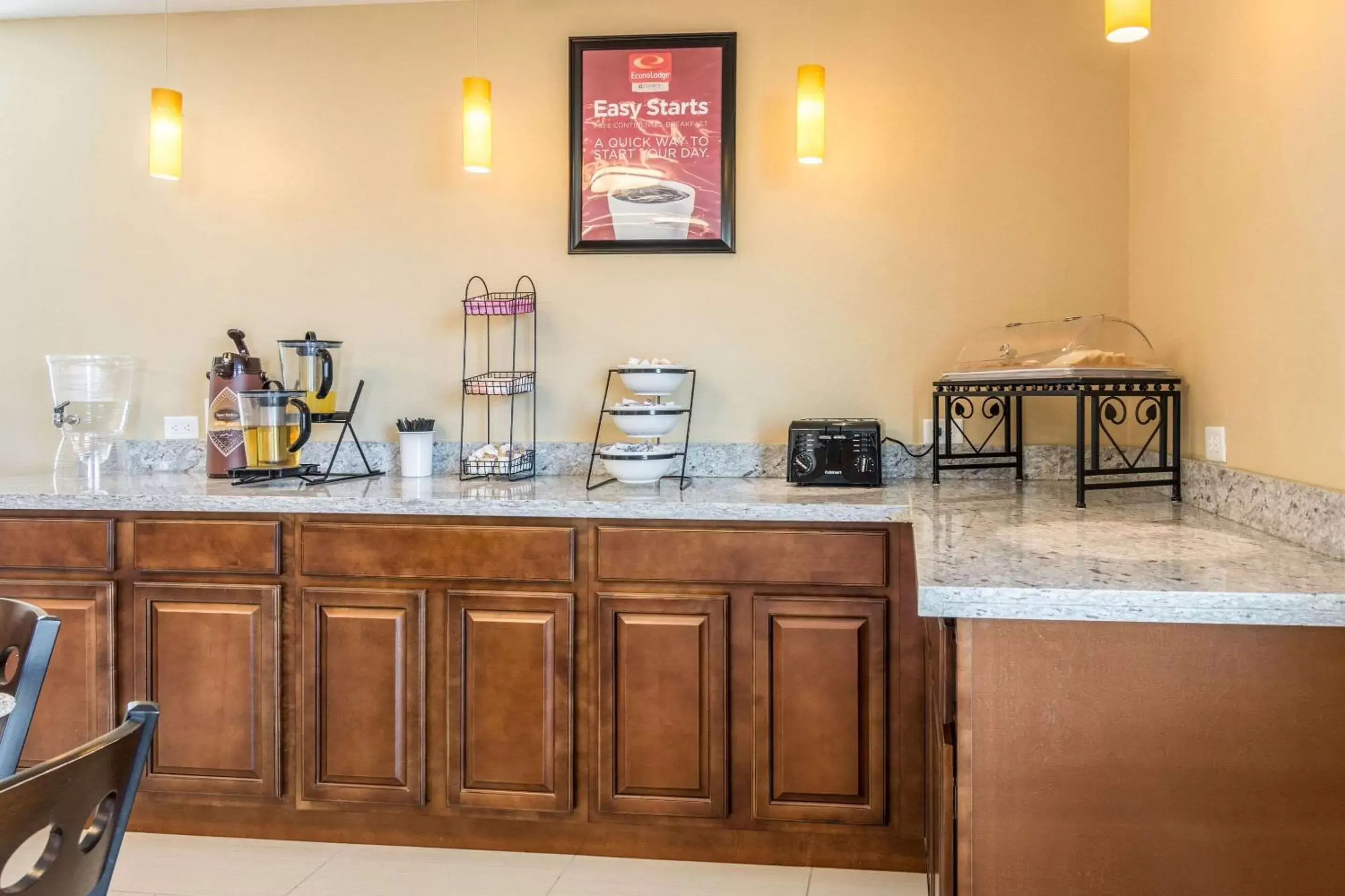 Restaurant/places to eat, Kitchen/Kitchenette in Econo Lodge Inn & Suites North Little Rock