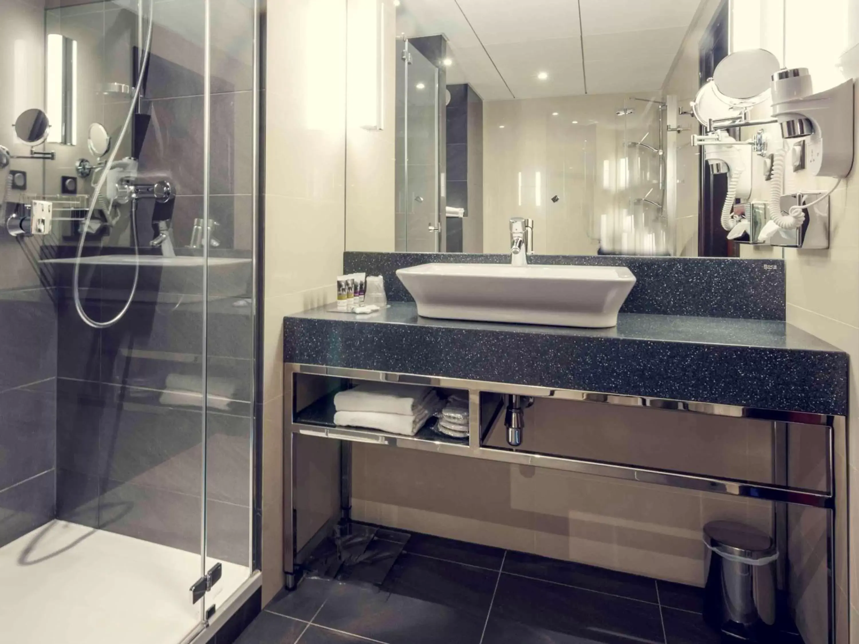 Photo of the whole room, Bathroom in Mercure Gdynia Centrum