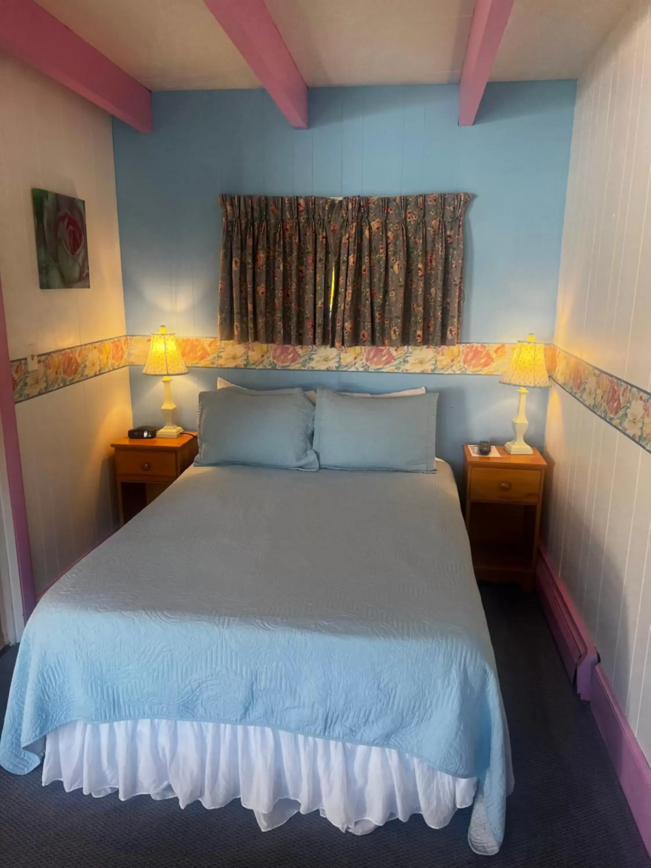 Bed in Claddagh Motel & Suites