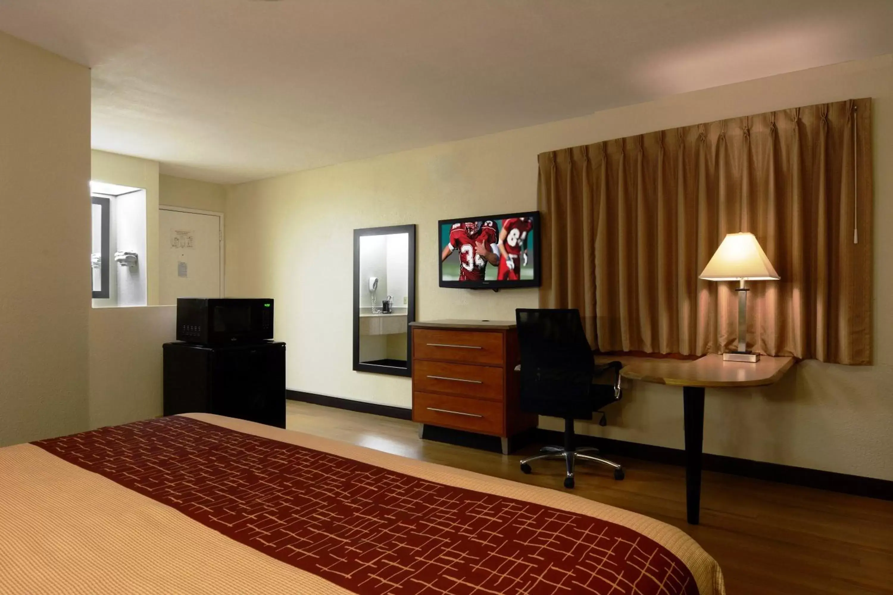 Photo of the whole room, Room Photo in Red Roof Inn San Dimas - Fairplex