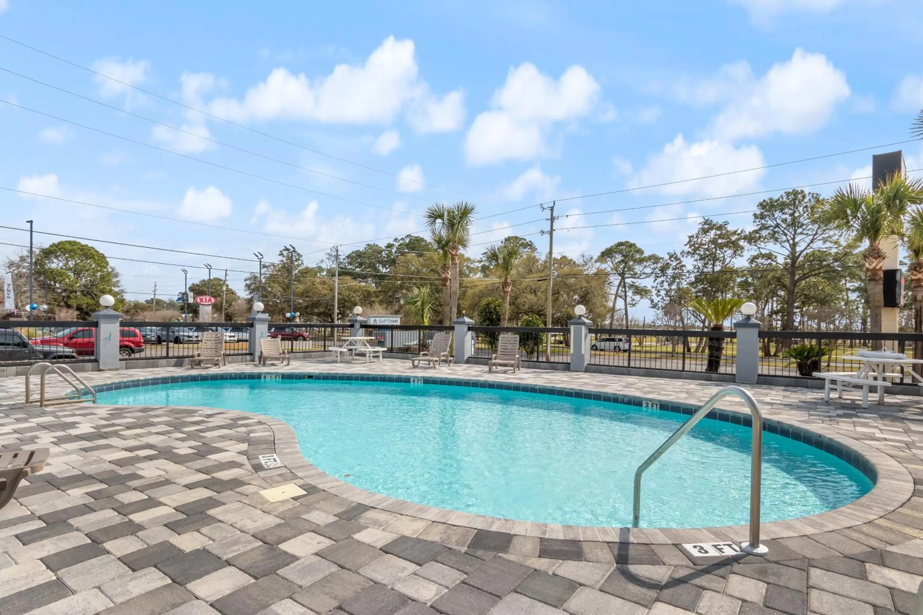 Swimming pool in Regency Inn Near Boardwalk & Hurlburt Field
