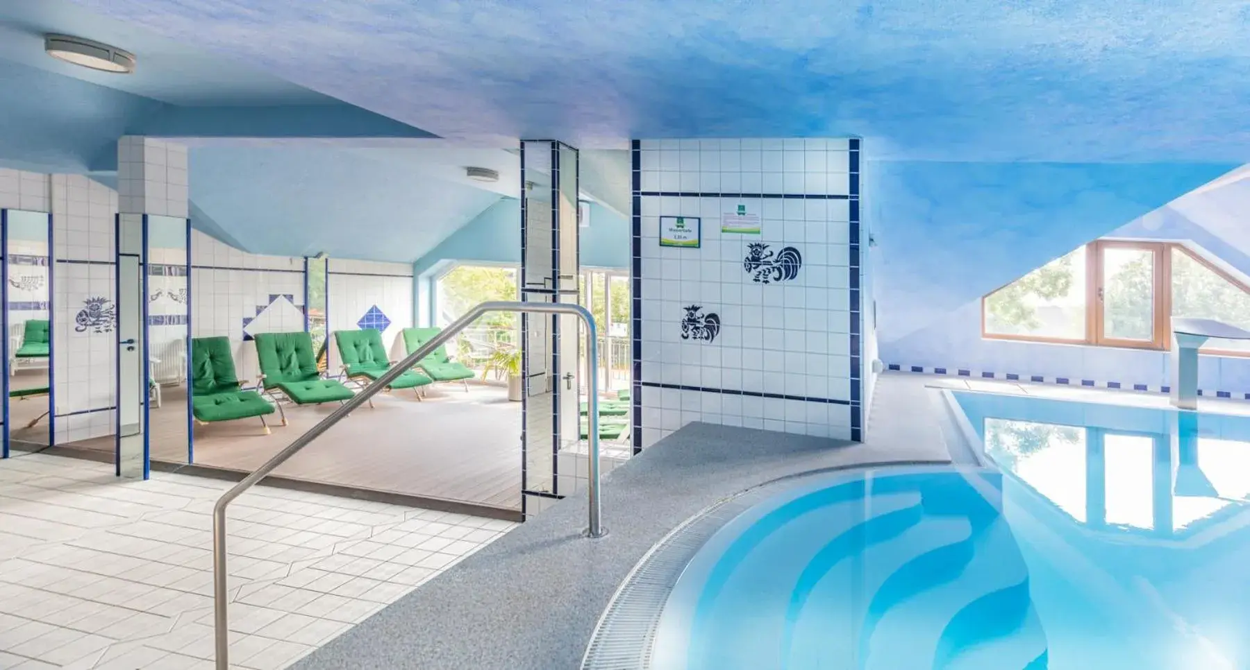 Swimming Pool in Sport- und Tagungshotel De Poort