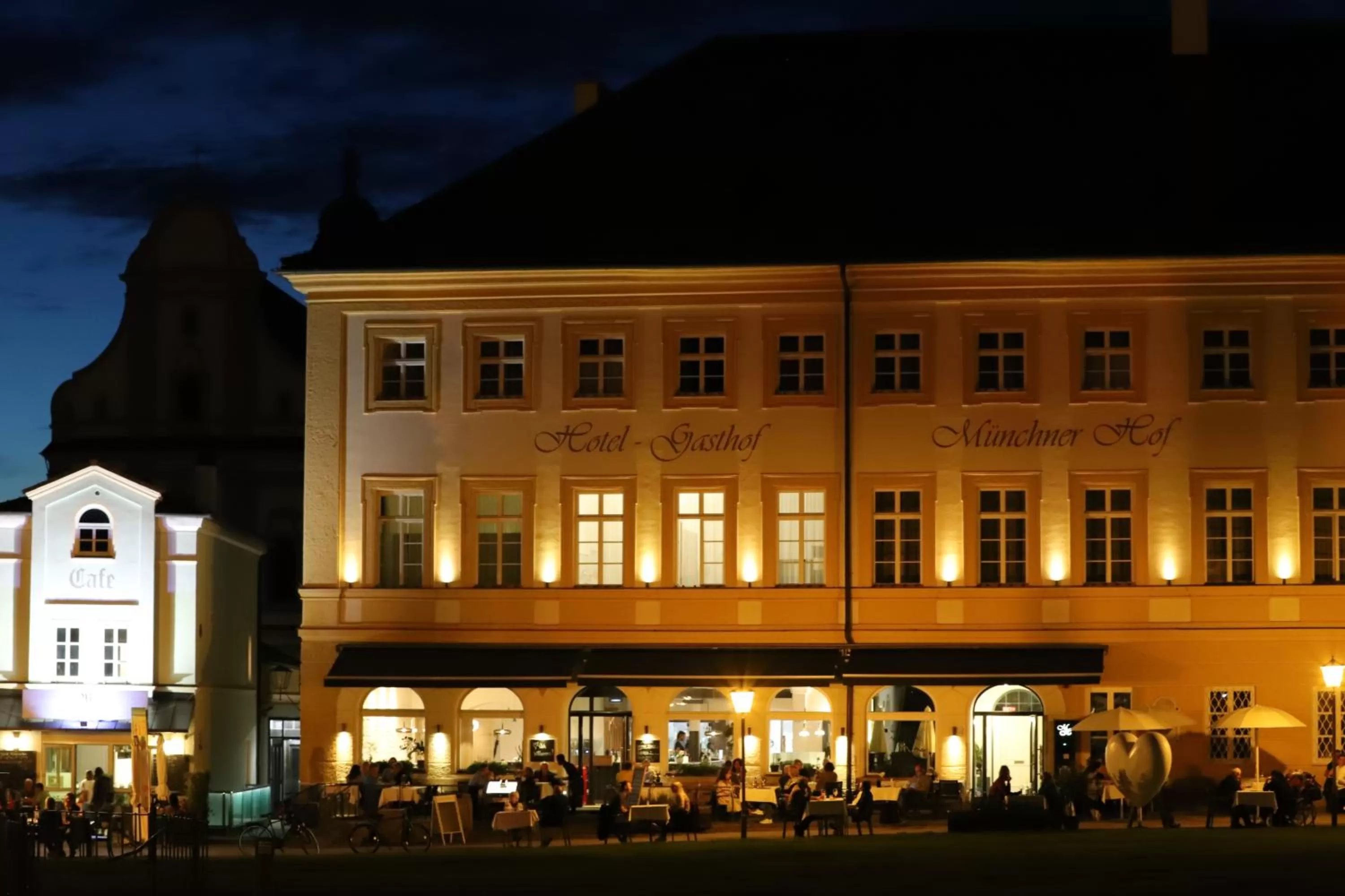 Restaurant/places to eat in Hotel Münchner Hof
