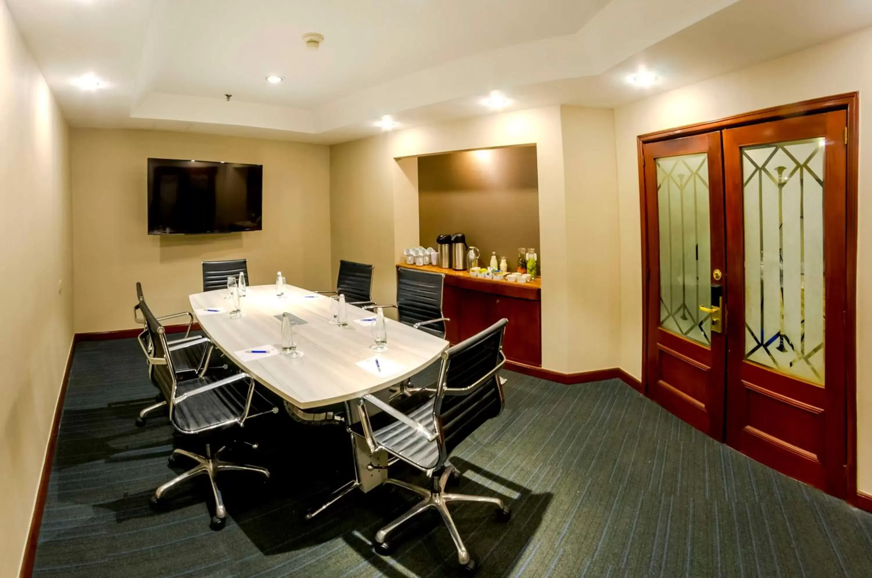 Business facilities in NH Cali Royal