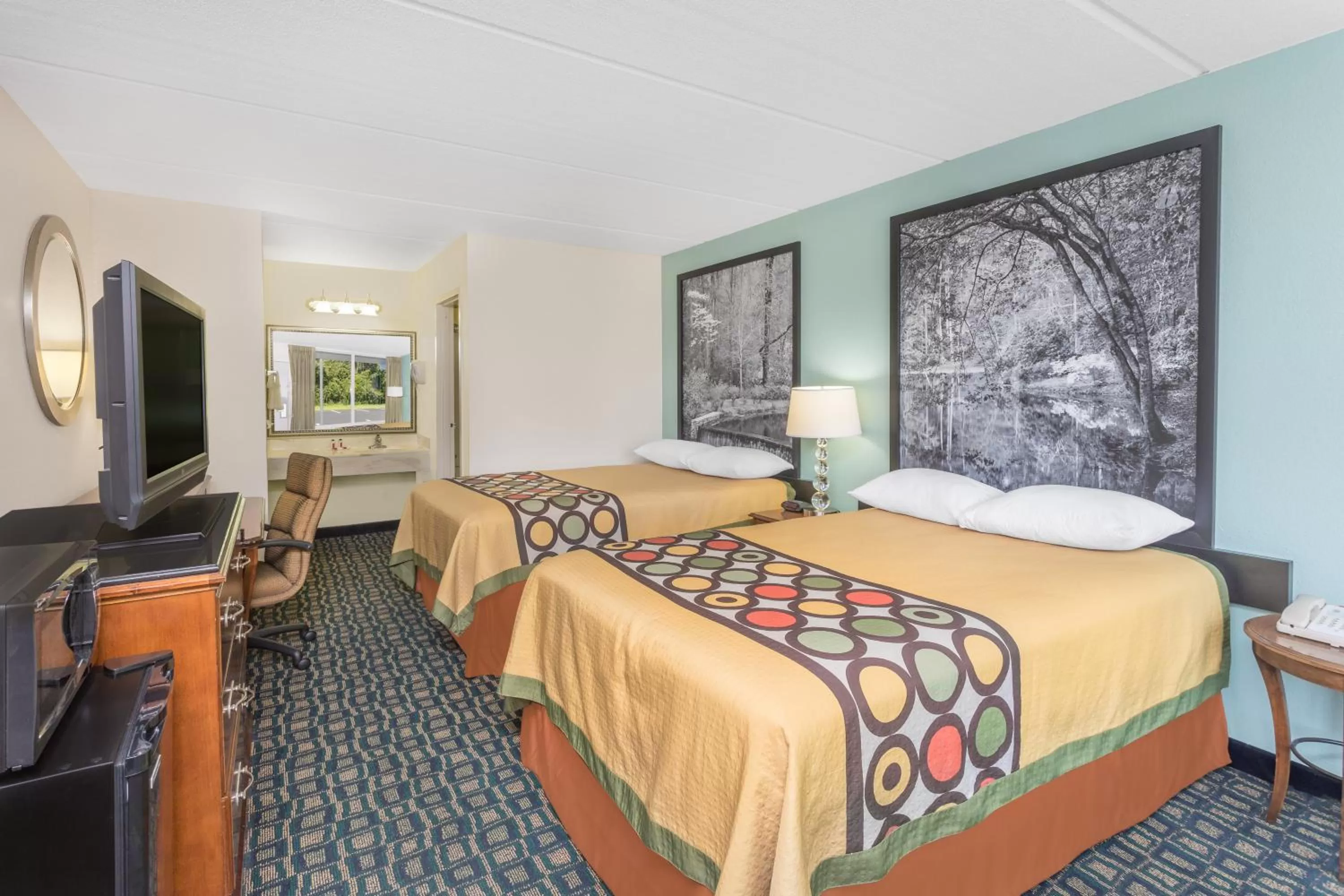 Photo of the whole room, Bed in Super 8 By Wyndham Kingsland I-95 Naval Base Area