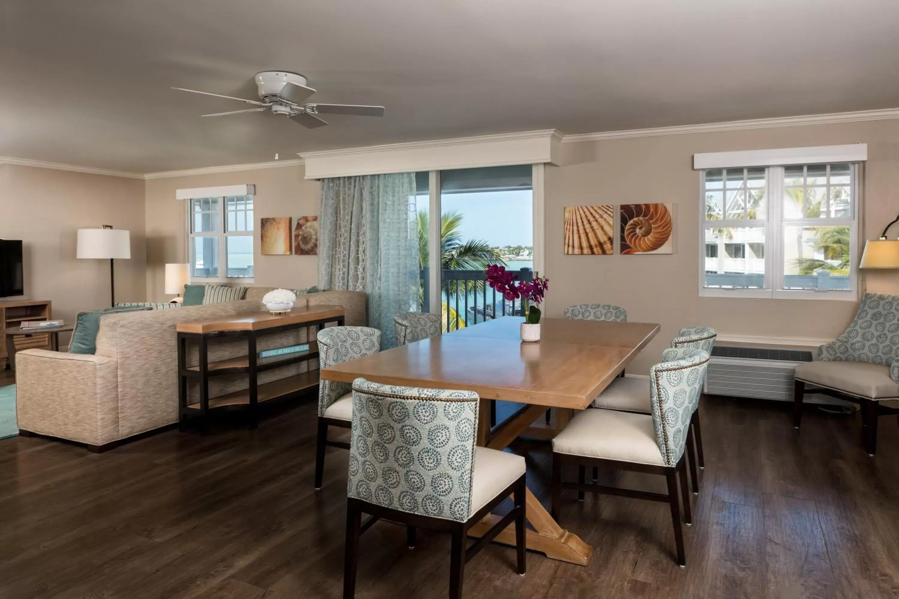Dining Area in Opal Key Resort & Marina