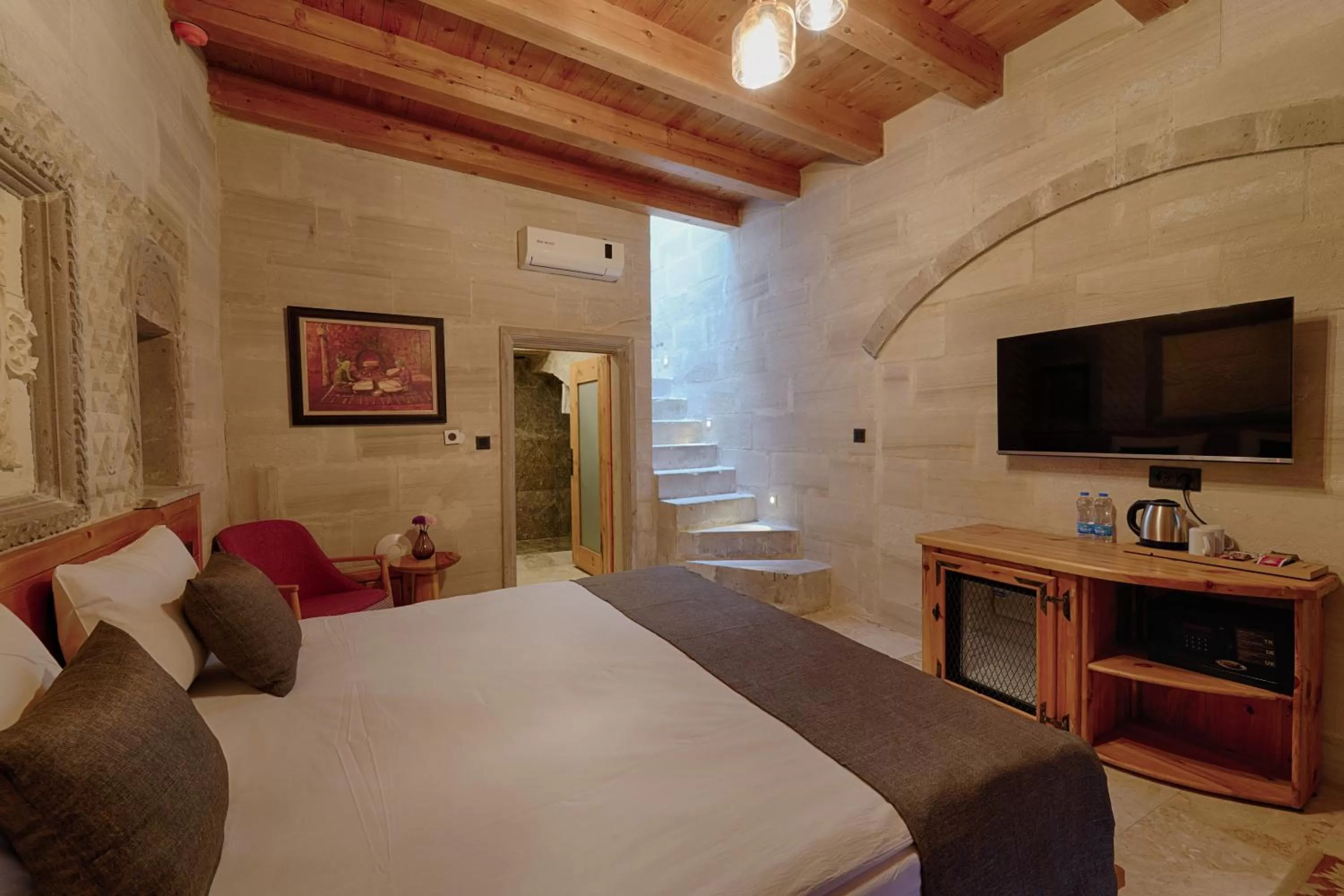 TV and multimedia, Bed in Concept Cave House