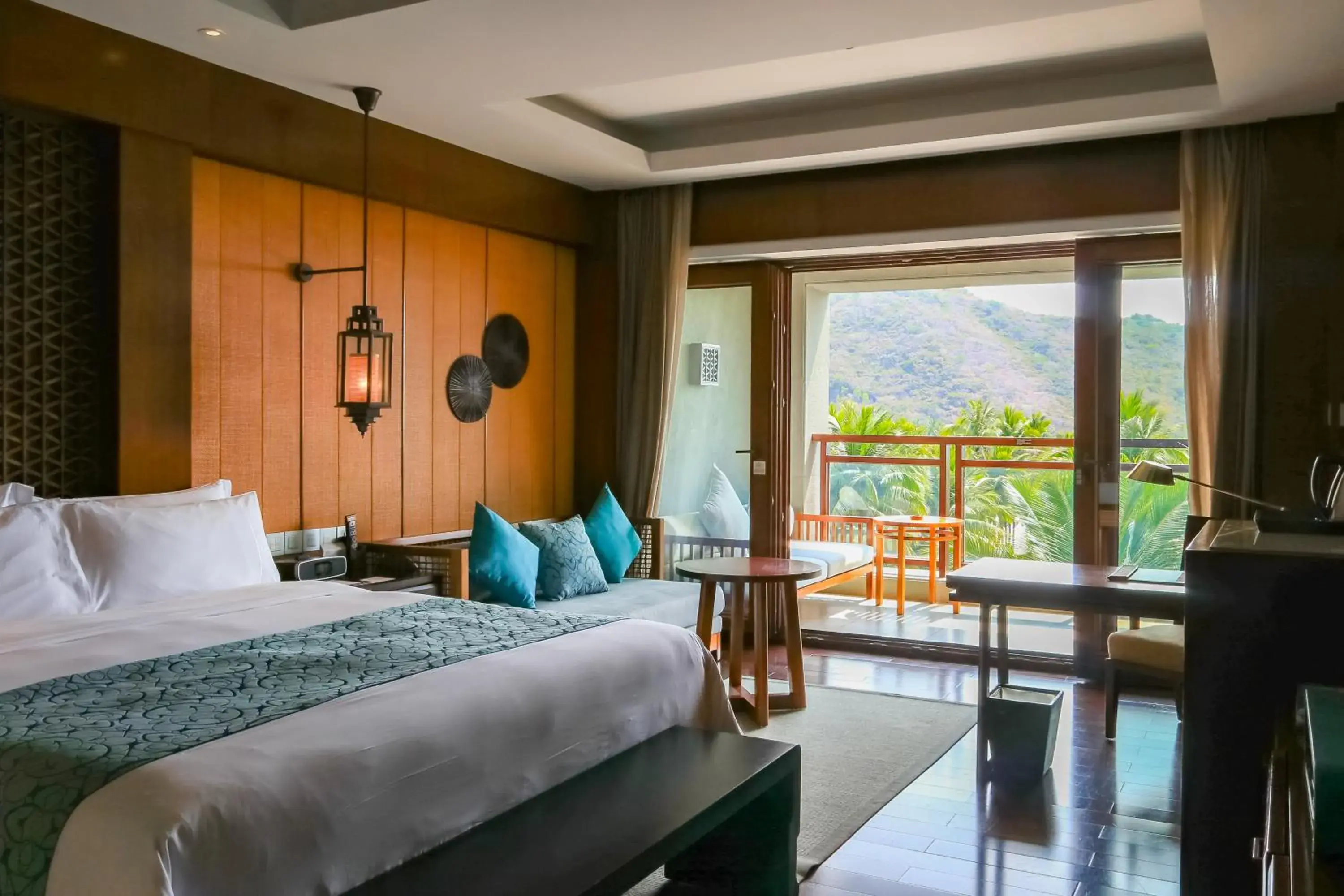 Photo of the whole room, Bed in LUHUITOU Sanya Resort