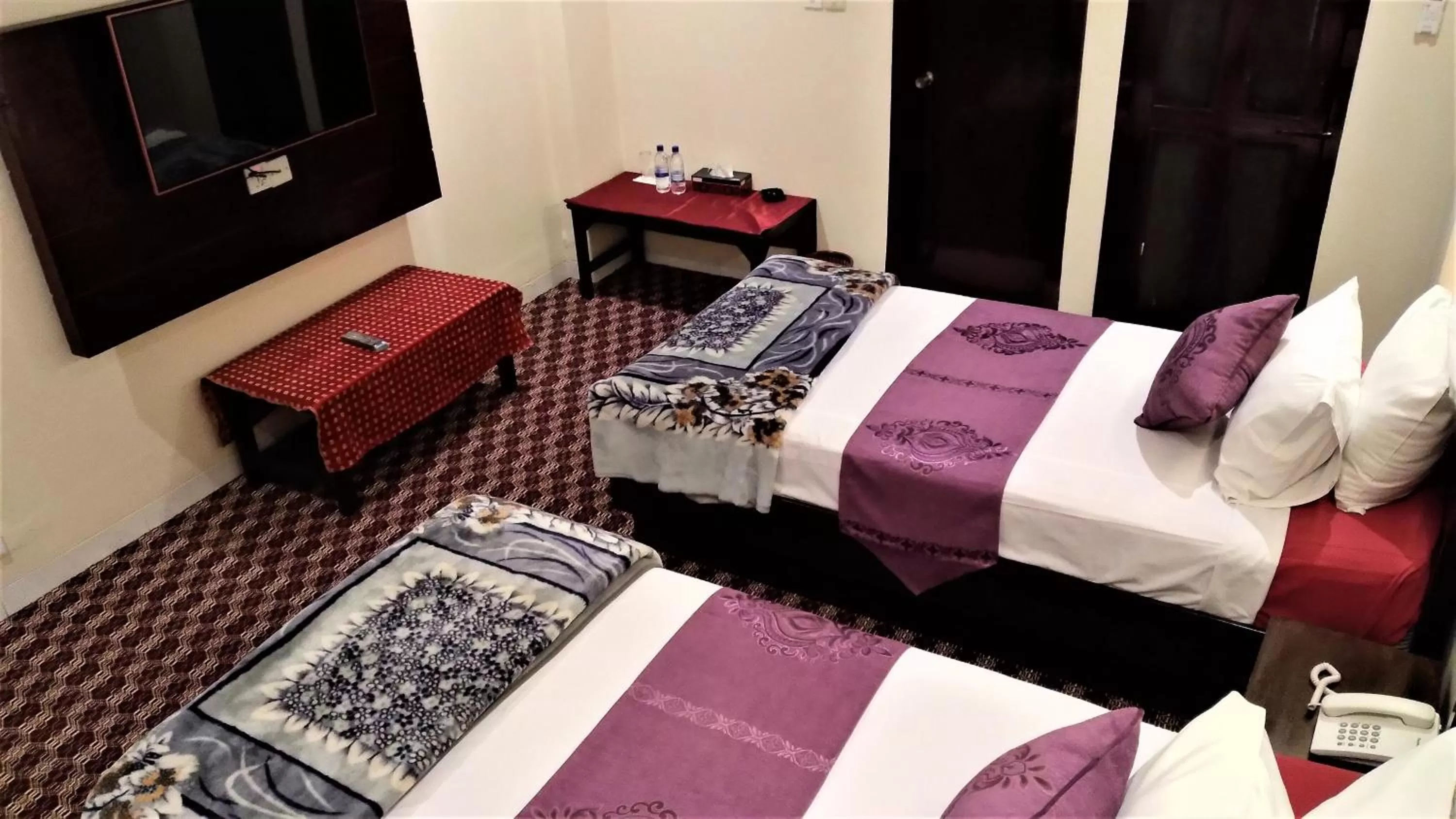 Bedroom, Bed in Center Point Apartment