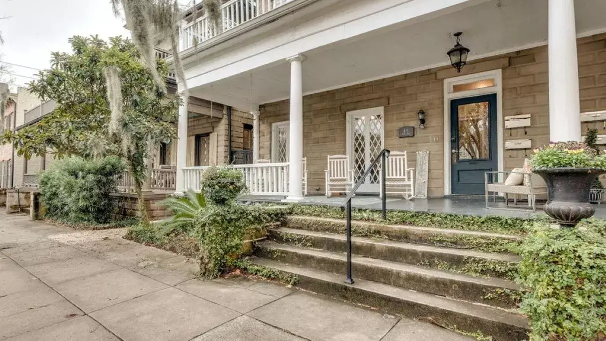 Property Building in Comfortable Escape in Historic Downtown Savannah