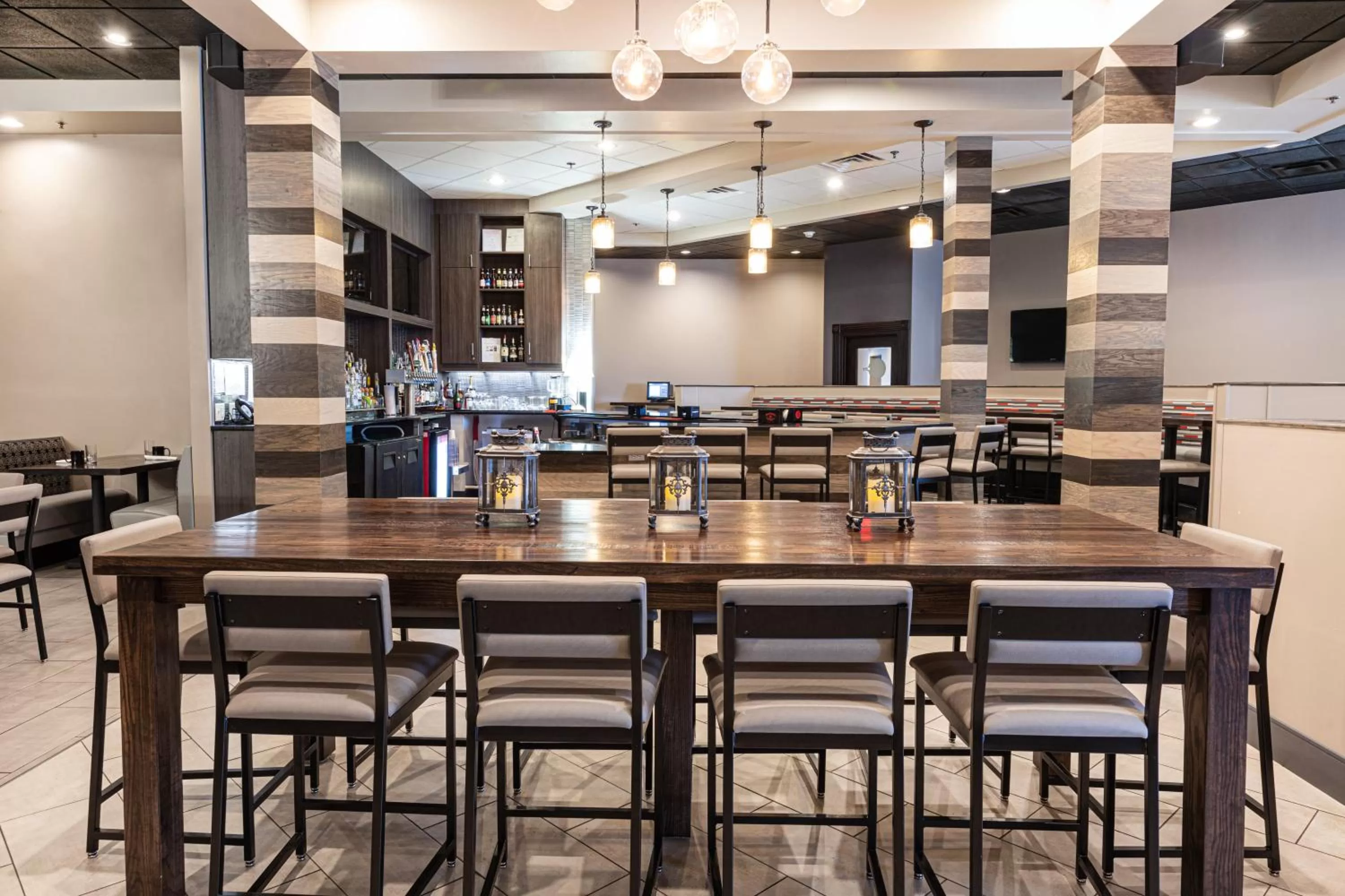 Restaurant/places to eat in Holiday Inn St. Louis Airport West Earth City by IHG