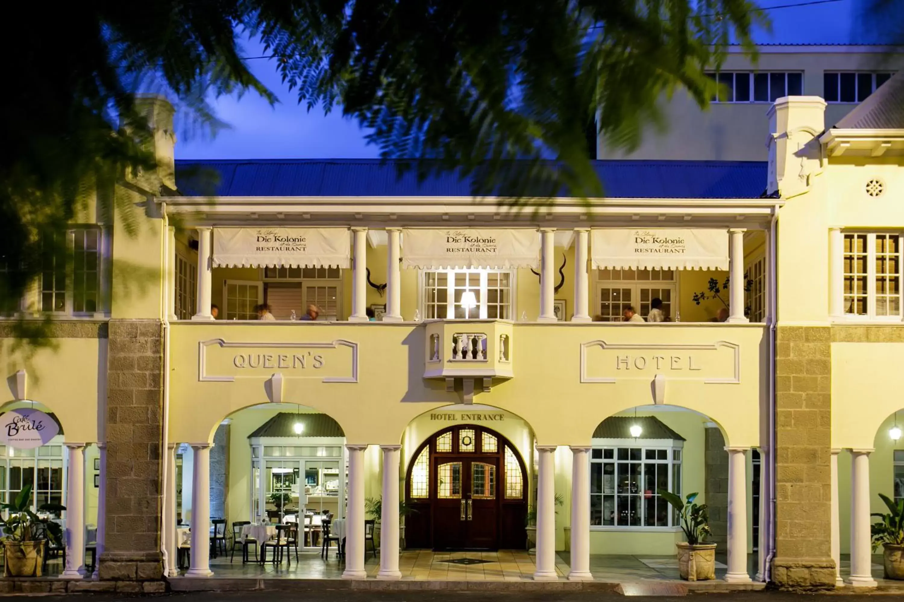 Facade/entrance, Property Building in Queens Hotel by BON Hotels