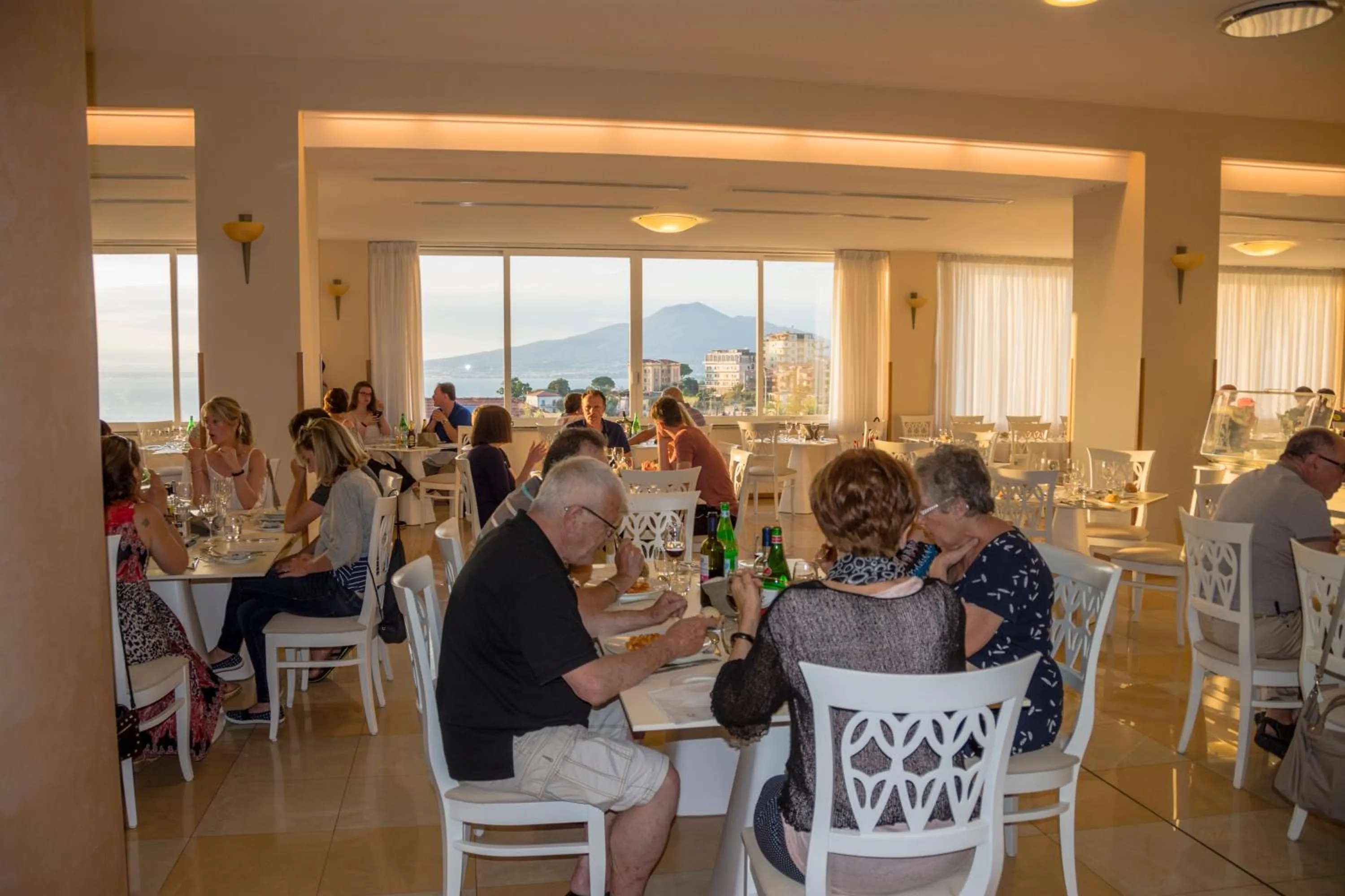 Restaurant/places to eat in Grand Hotel Moon Valley