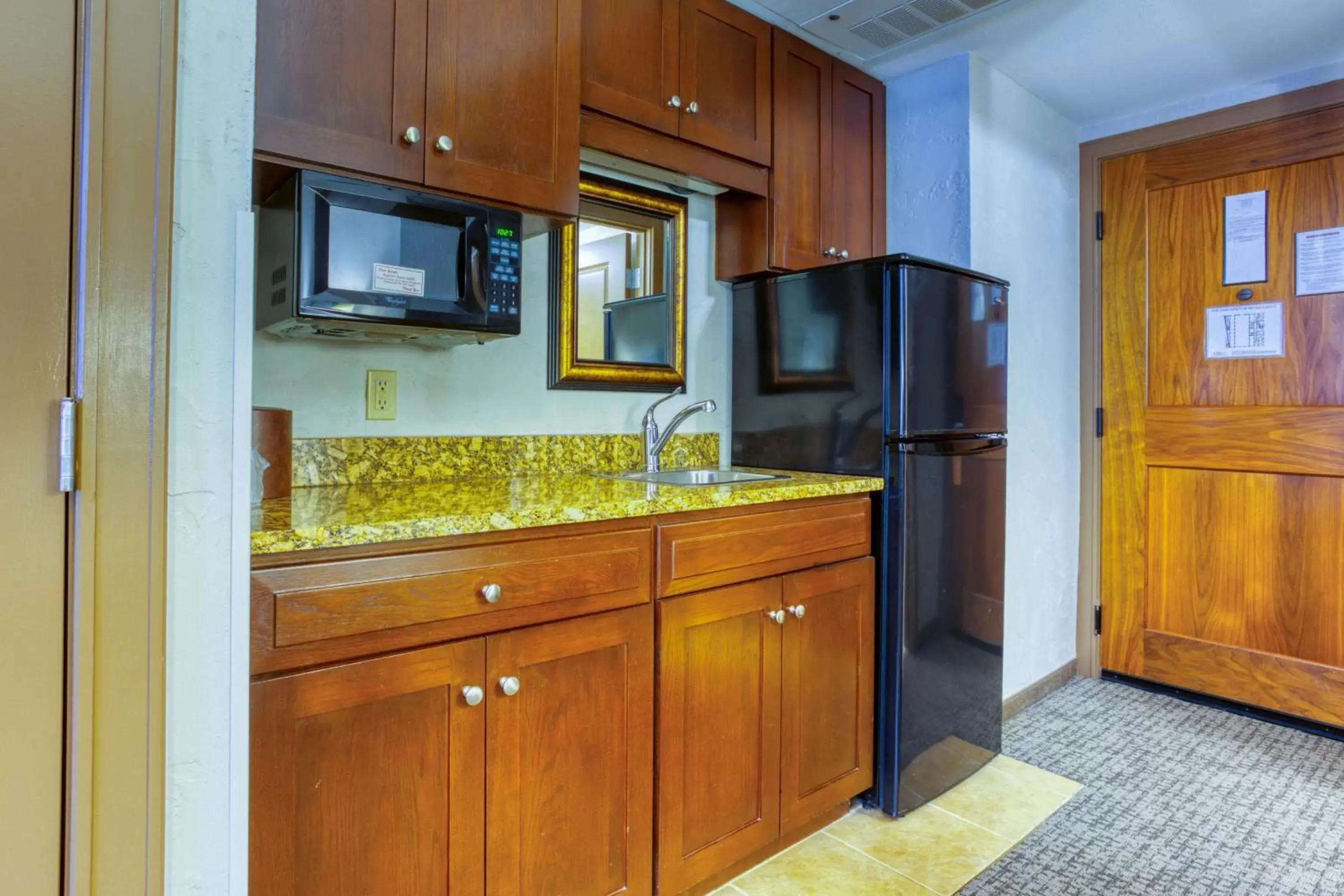 Bedroom, Kitchen/Kitchenette in Drury Plaza Hotel San Antonio Riverwalk