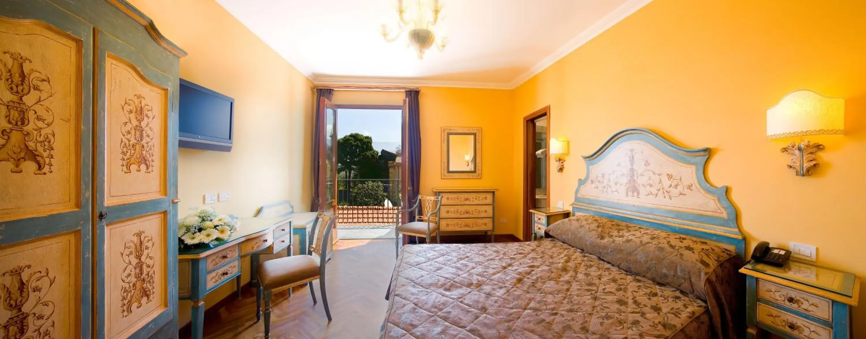 Bed in Hotel Palazzo Guardati