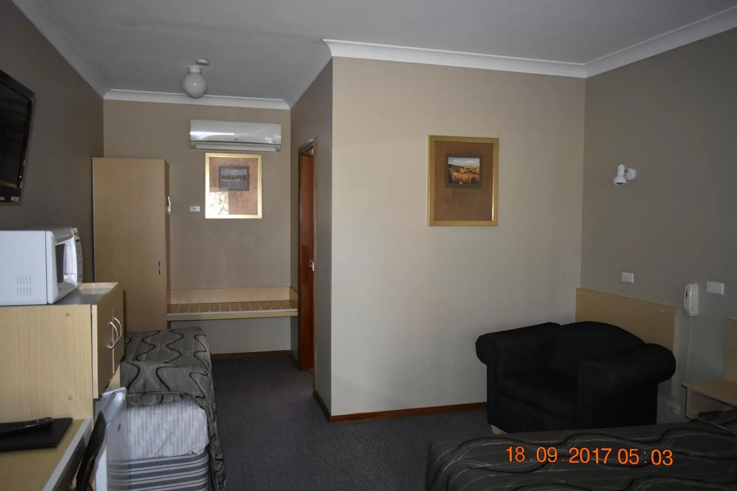Bed, Seating Area in Cooee Motel