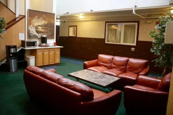 Lounge or bar, Lobby/Reception in Econo Inn