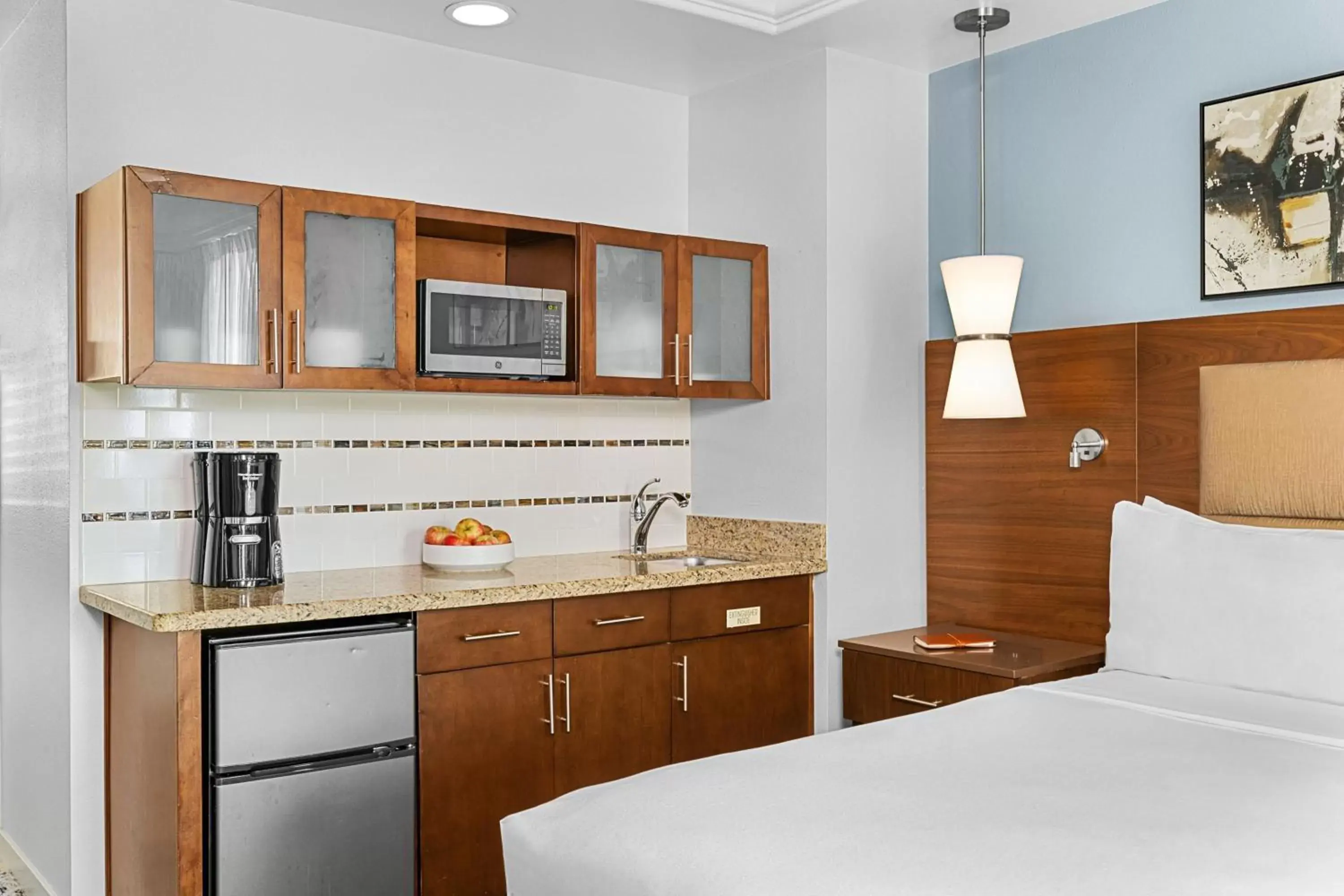 Photo of the whole room, Kitchen/Kitchenette in Marriott's Desert Springs Villas II